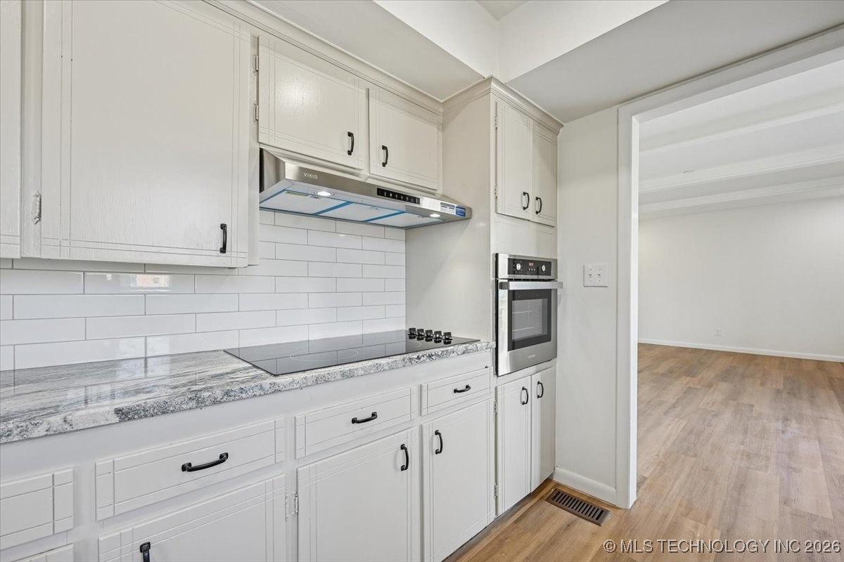 2239 W 45th Street Property Photo 8