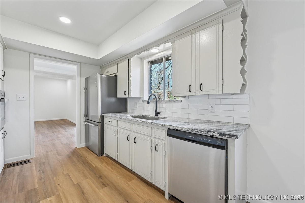 2239 W 45th Street Property Photo 9