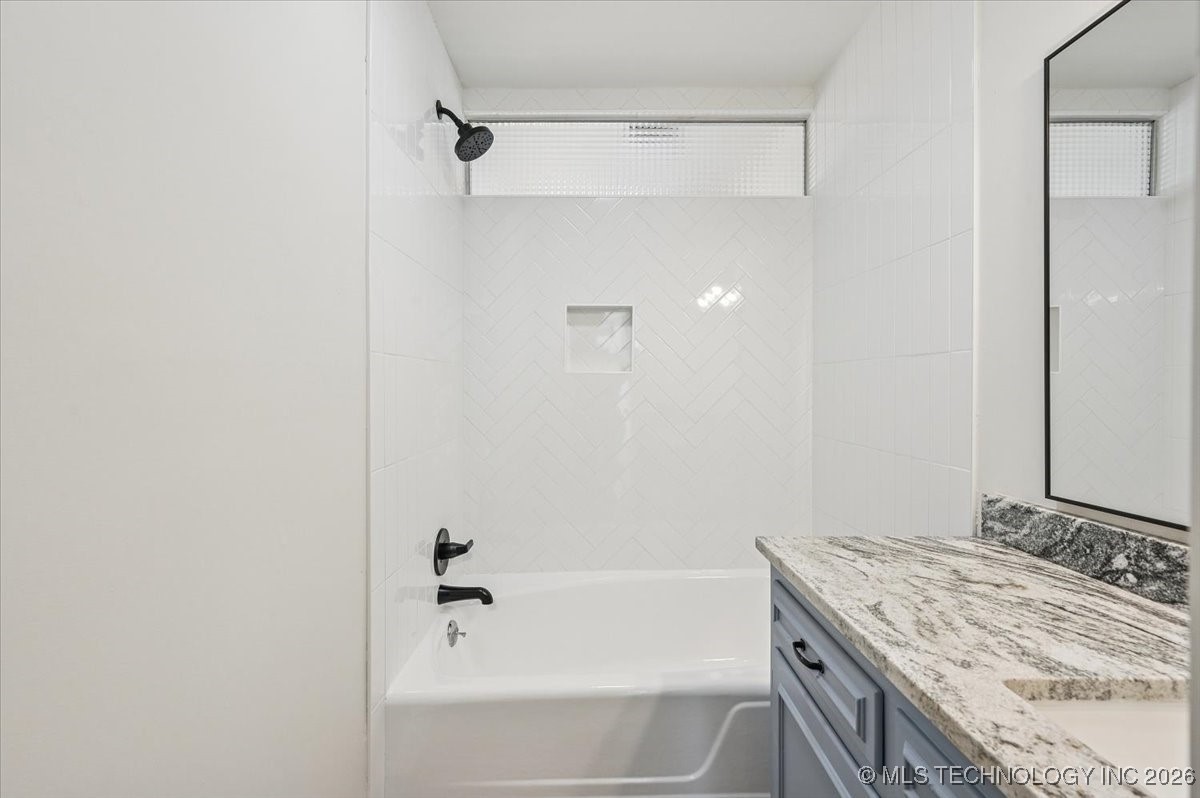 2239 W 45th Street Property Photo 24