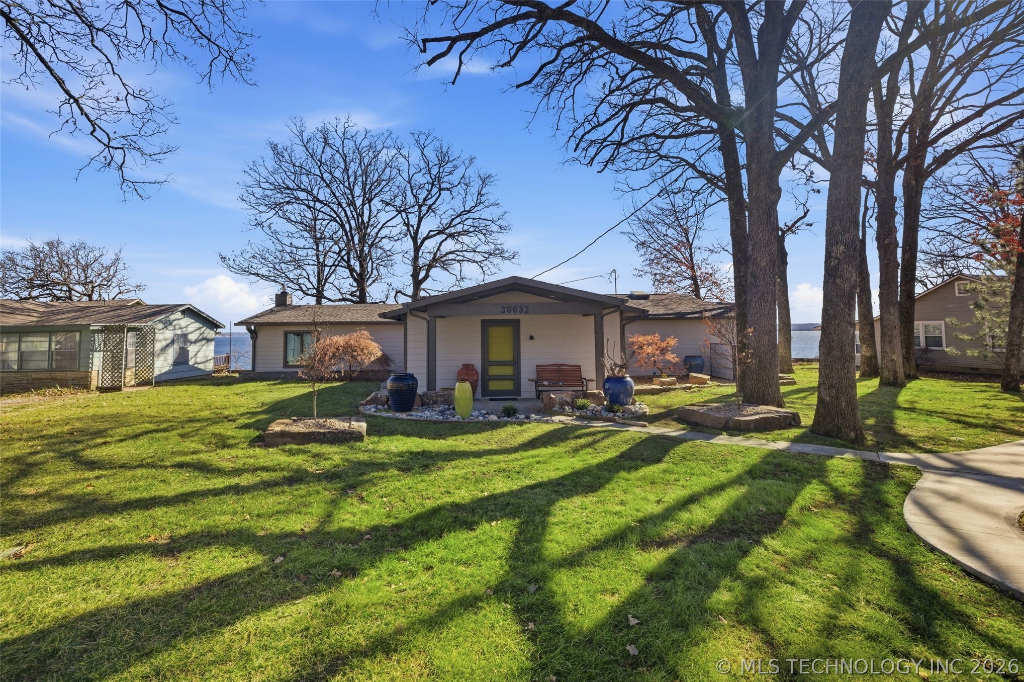 36632 S Cliff Crest Drive Property Photo 2