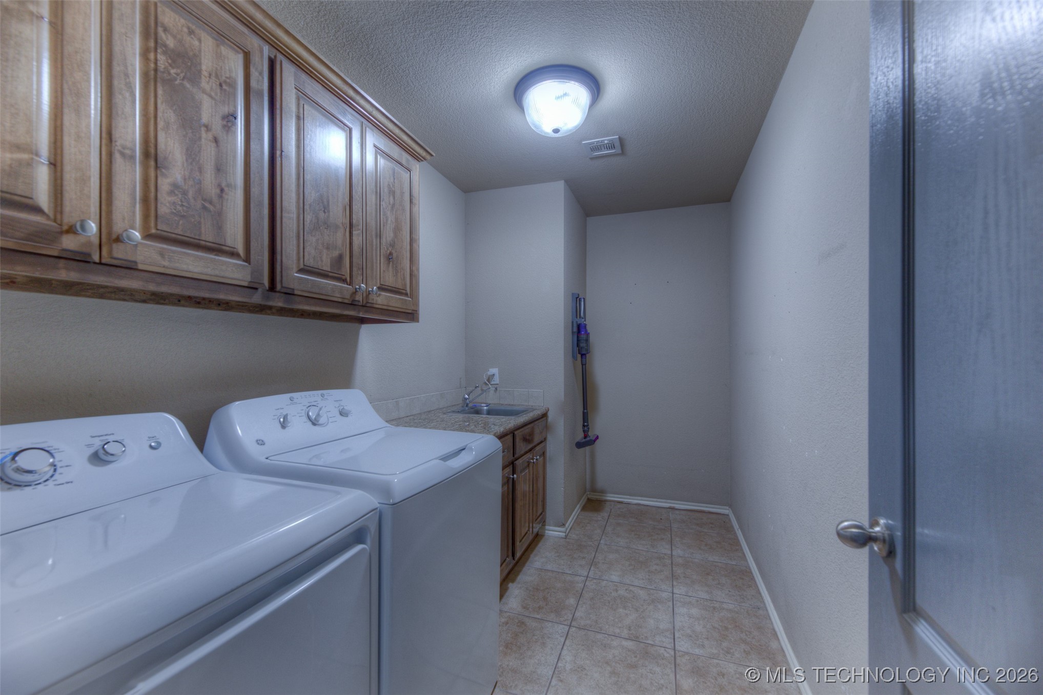 12801 N 44th East Avenue Property Photo 18