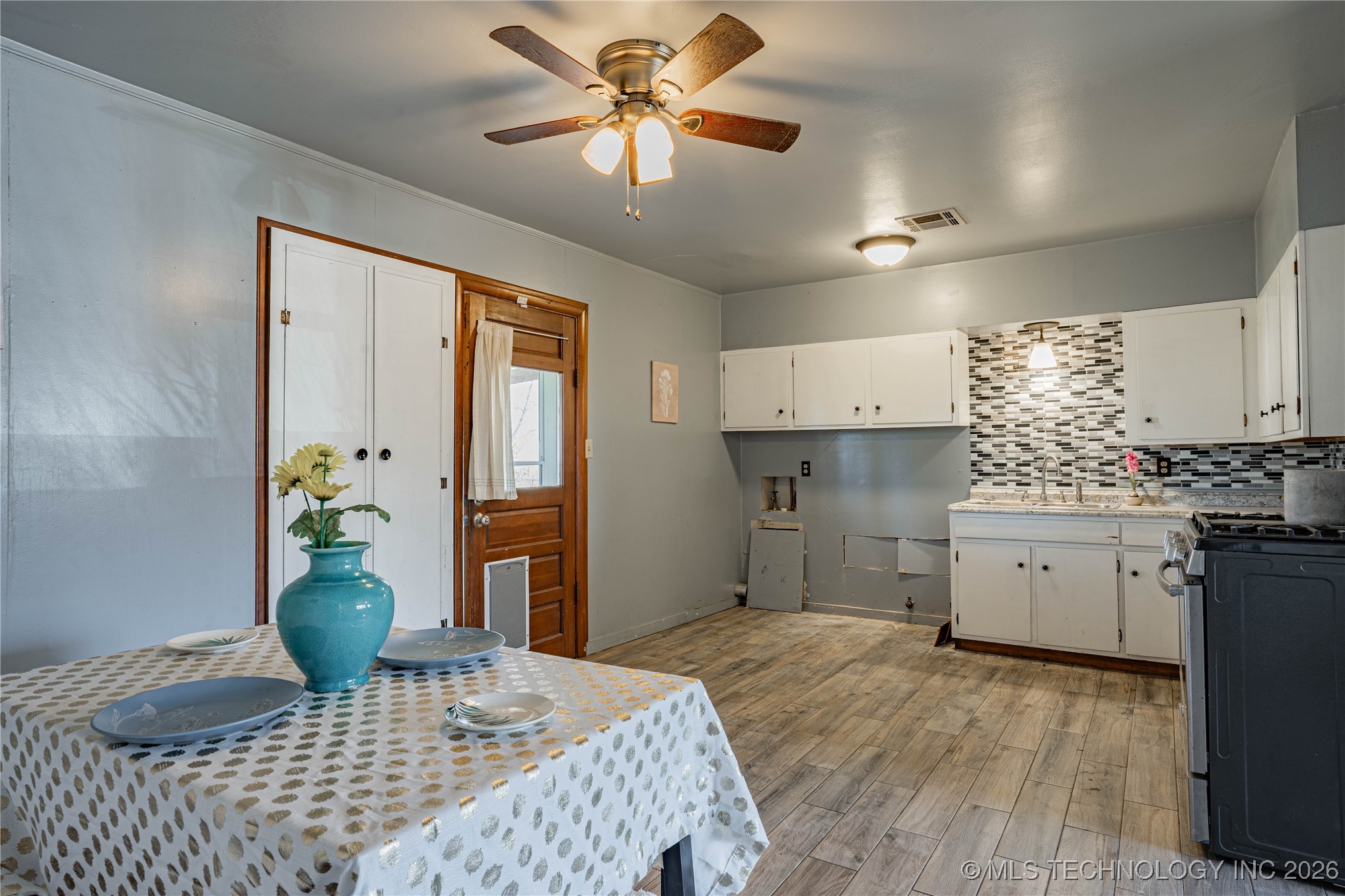 1410 Abbott Street Property Photo 7