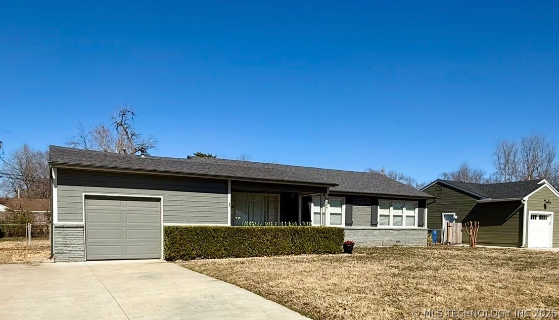 1557 E 49th Place Property Photo 2