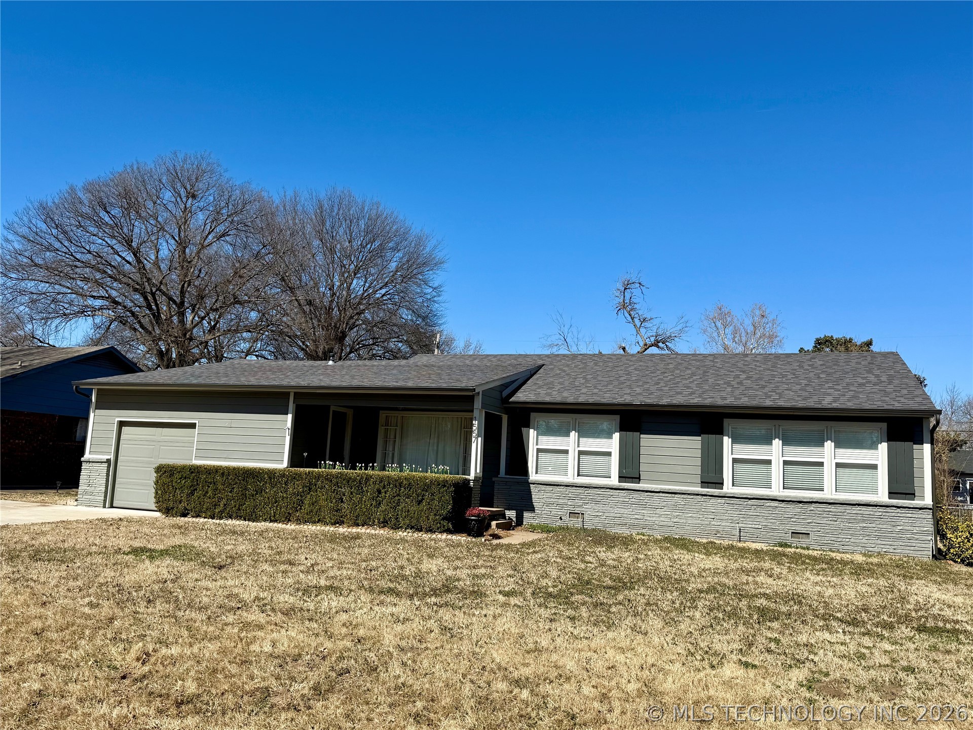 1557 E 49th Place Property Photo 3