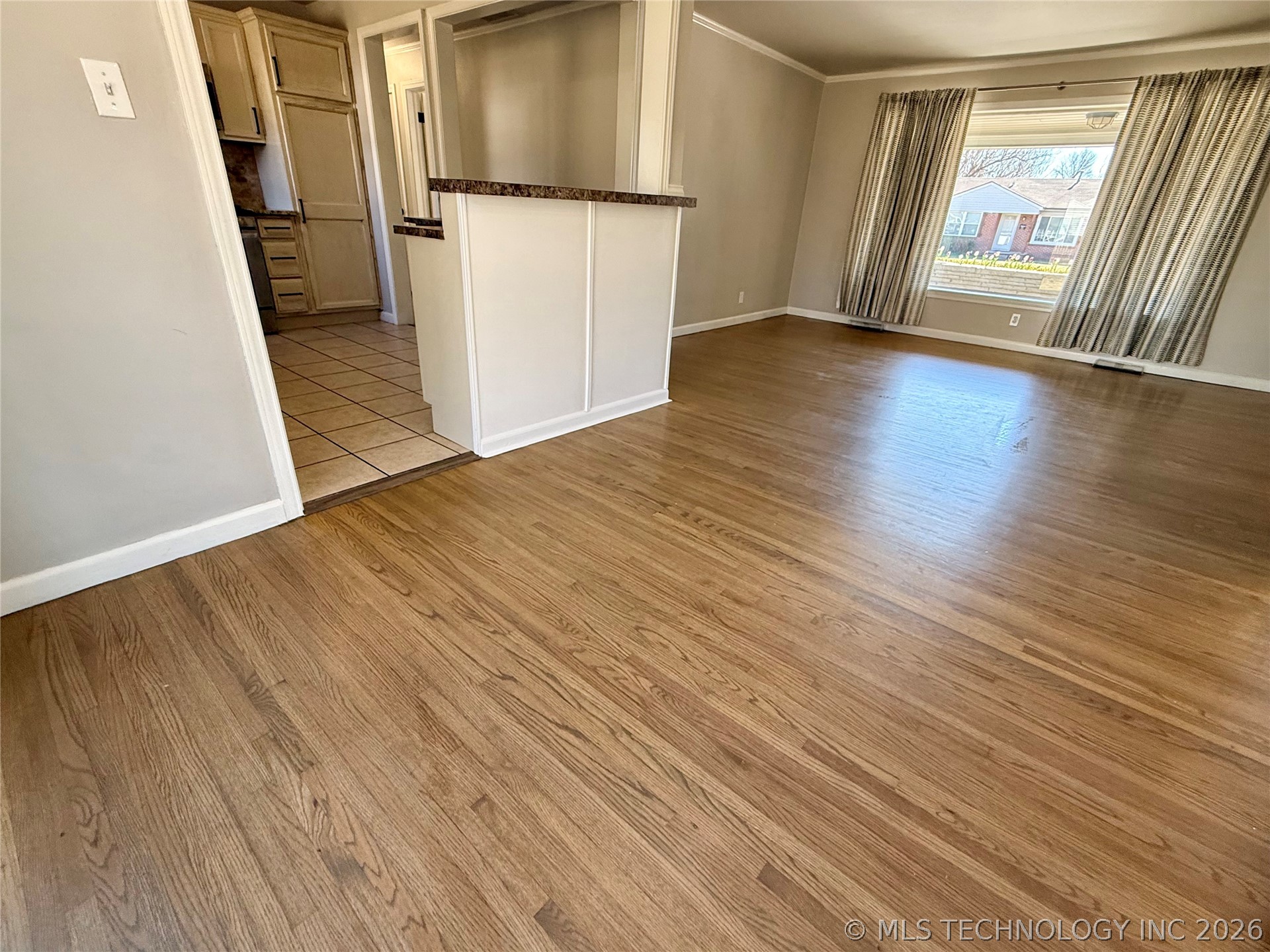 1557 E 49th Place Property Photo 5