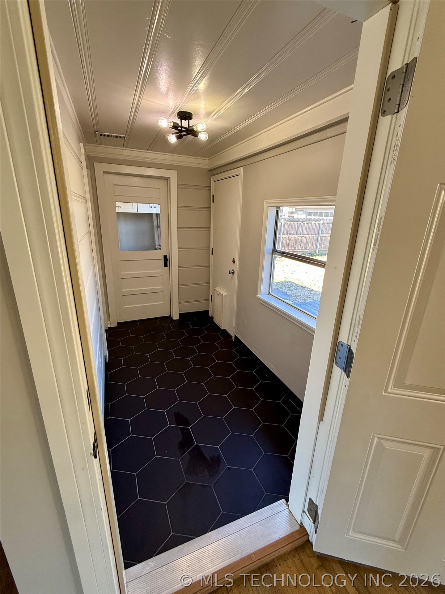 1557 E 49th Place Property Photo 8