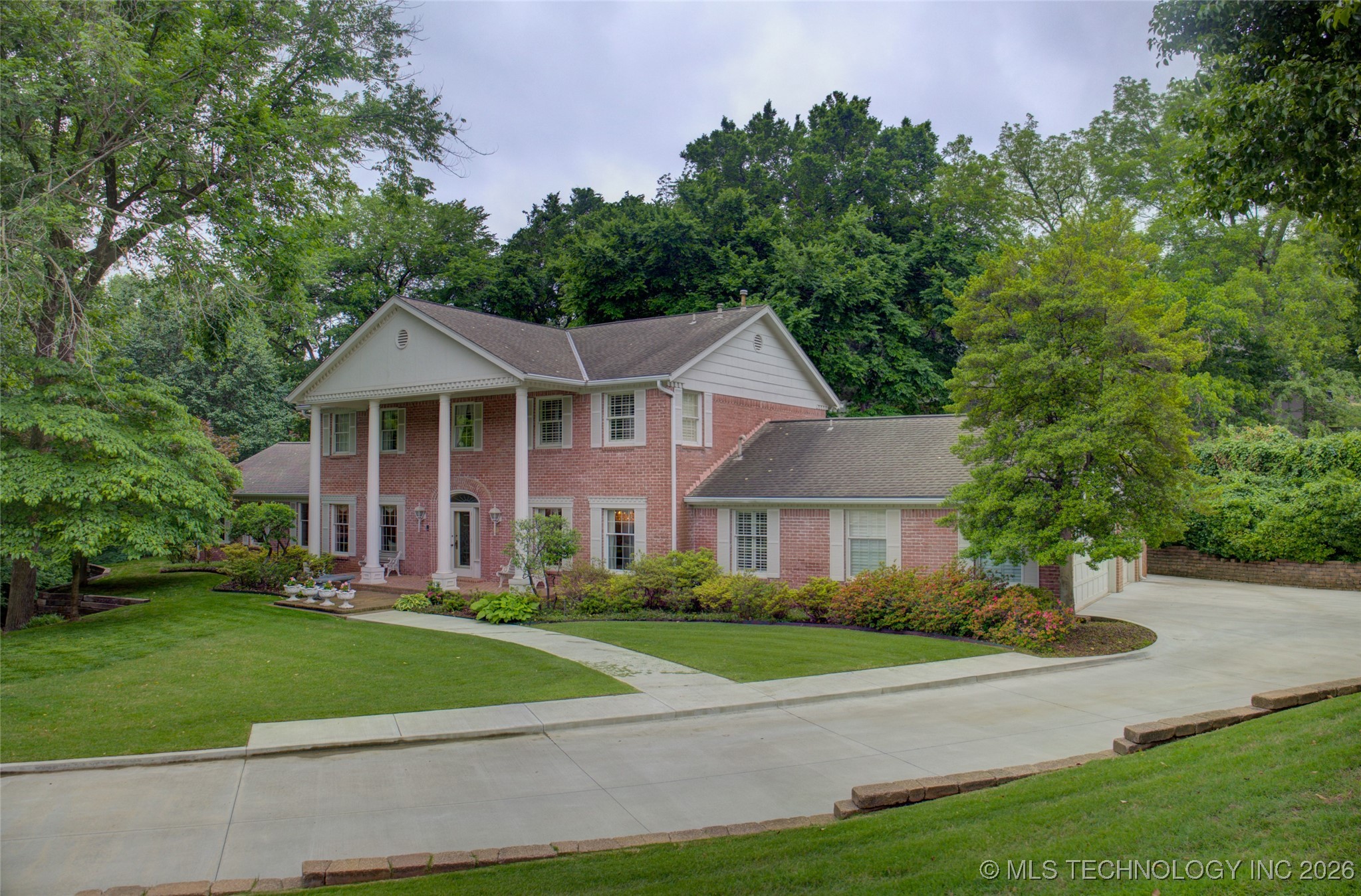 6642 S Jamestown Avenue Property Photo 2