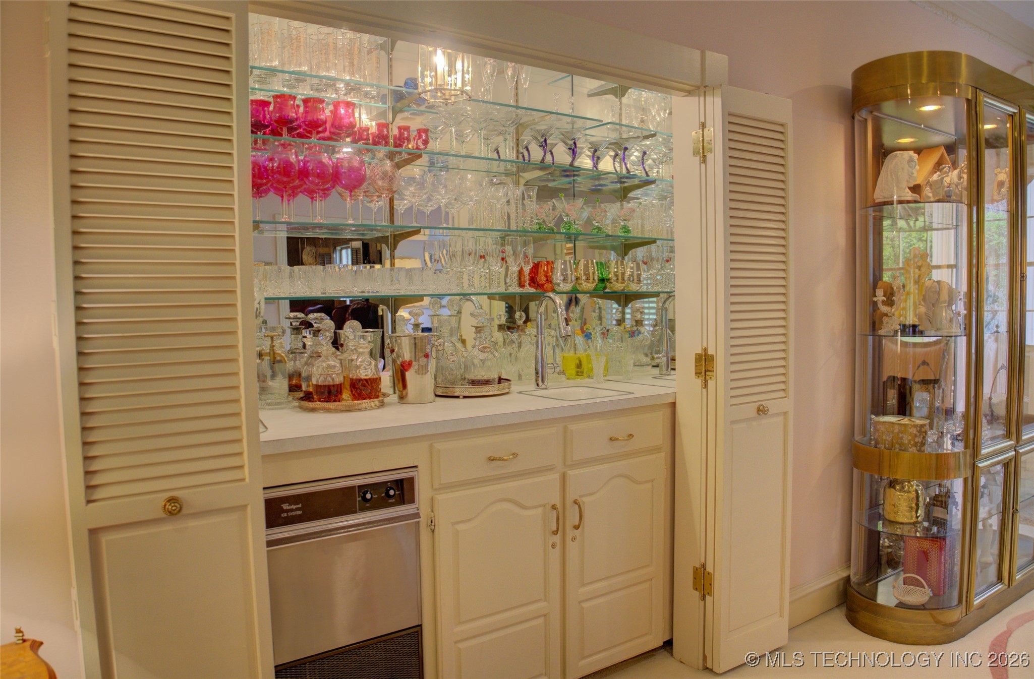 6642 S Jamestown Avenue Property Photo 17