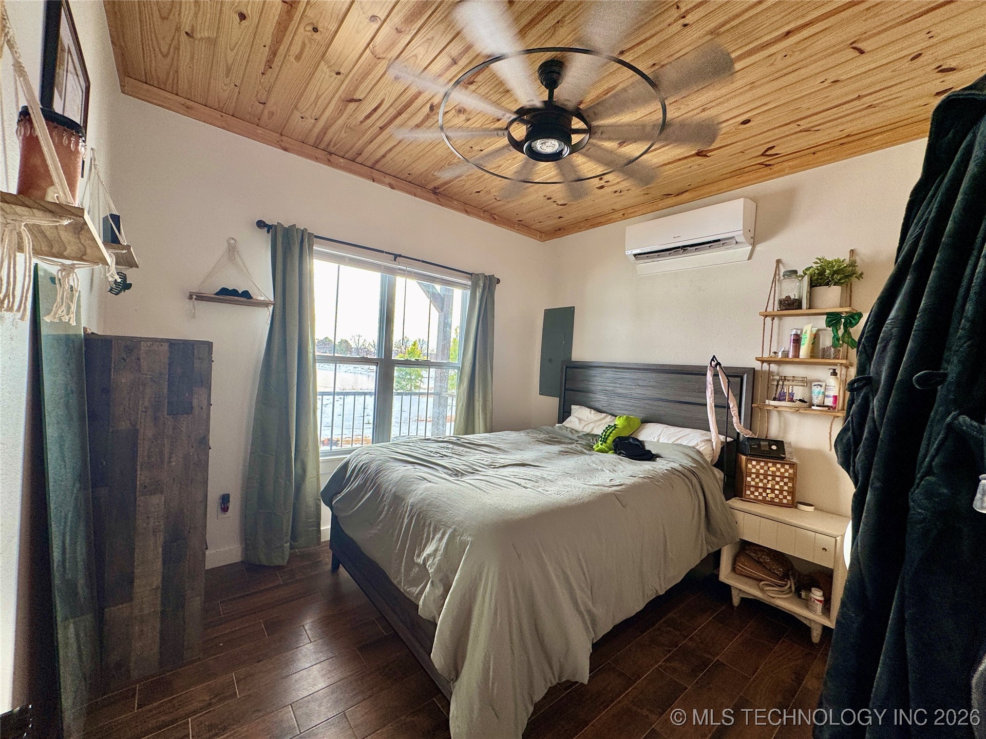 2892 E Wise Road Property Photo 9