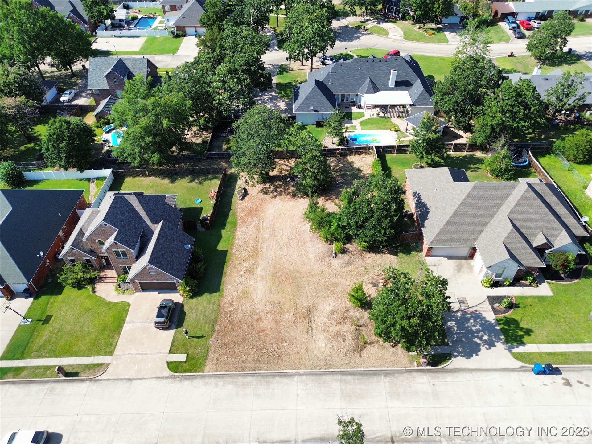 Edgewood Drive Property Photo 9