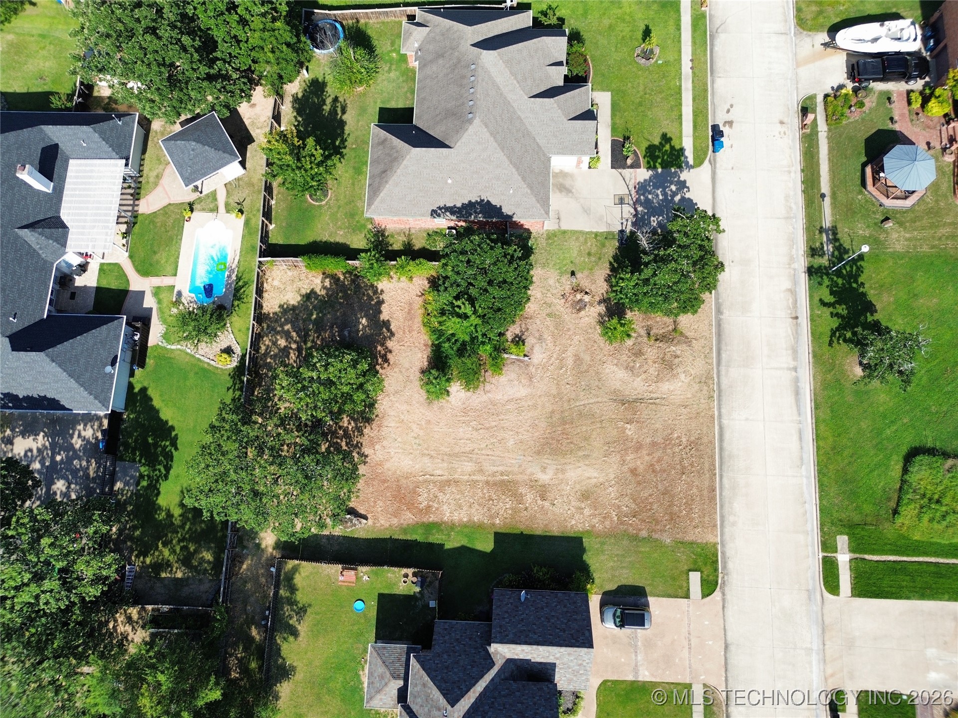 Edgewood Drive Property Photo 10