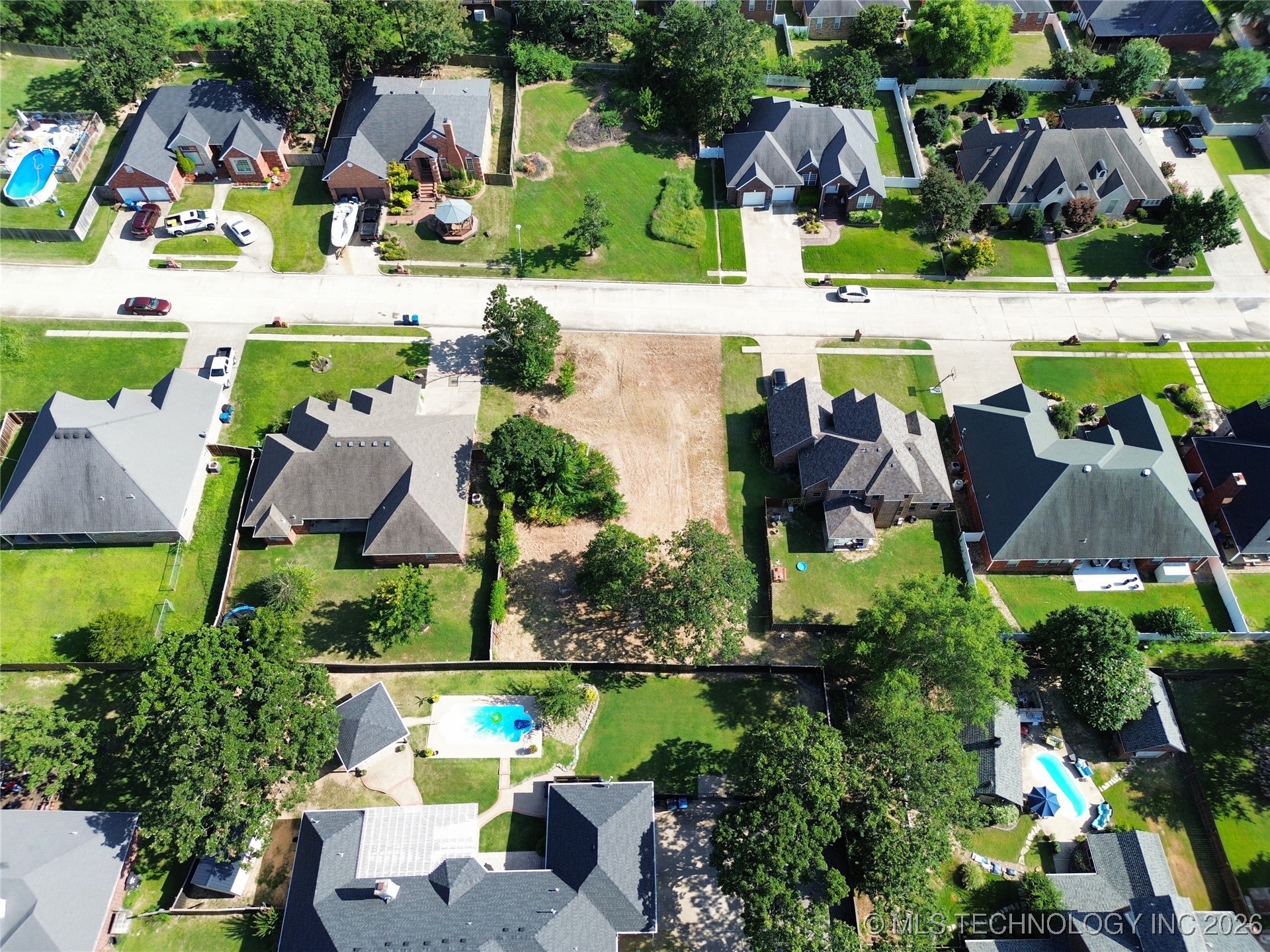 Edgewood Drive Property Photo 12