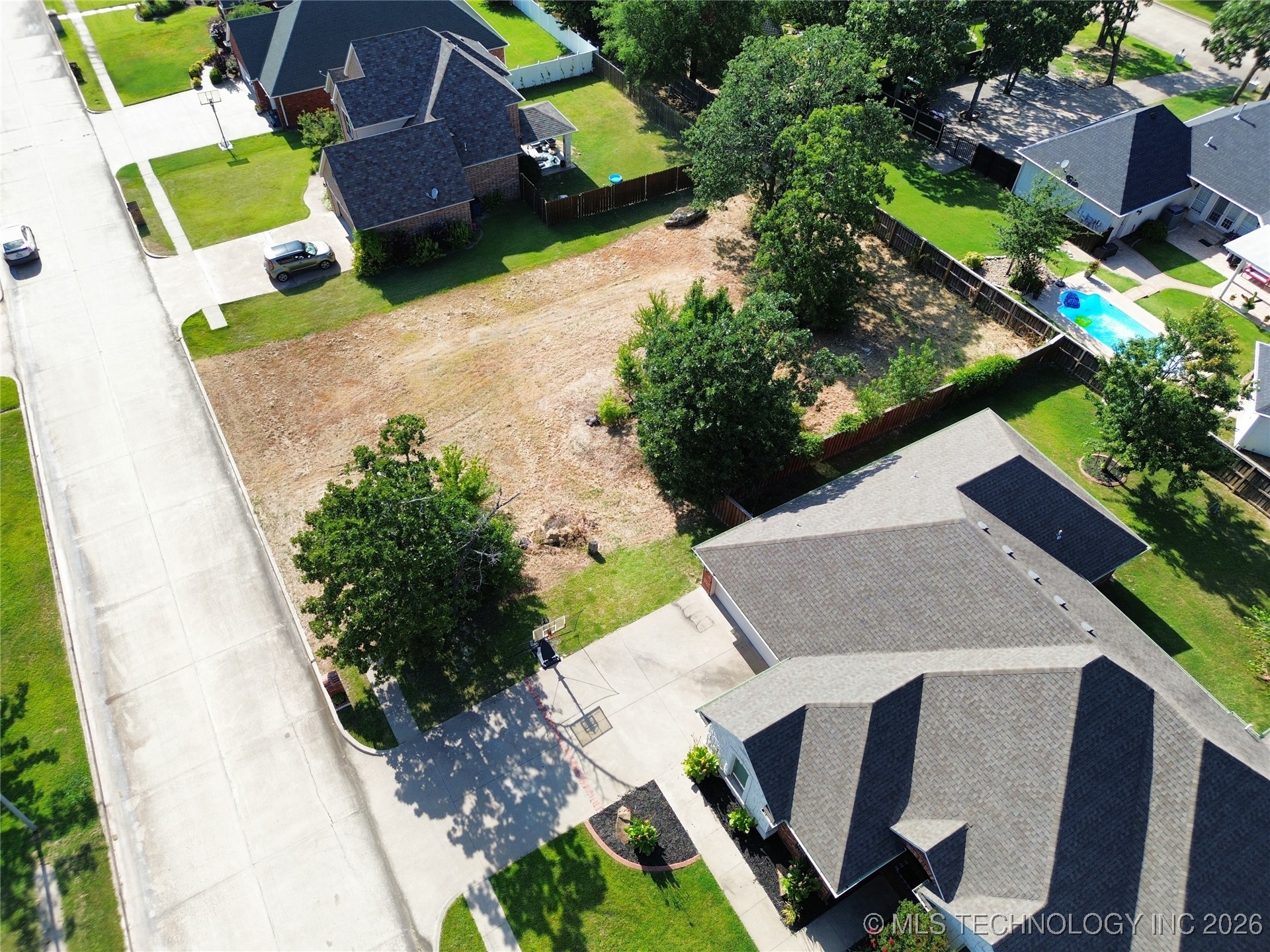 Edgewood Drive Property Photo 13