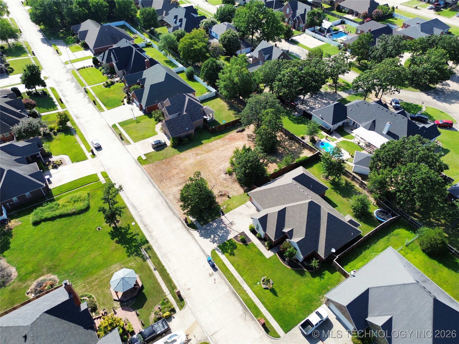 Edgewood Drive Property Photo 14