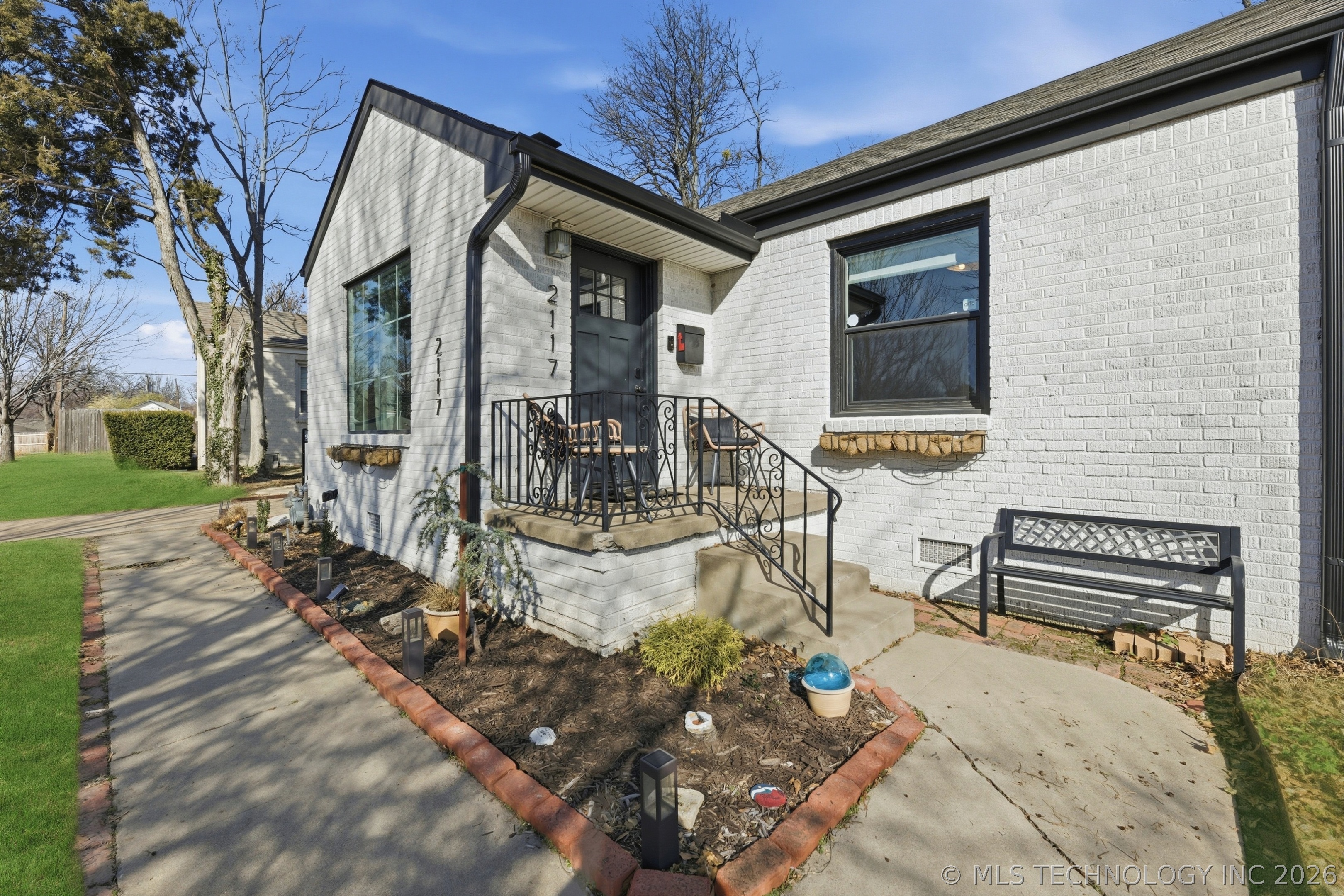 2117 S Delaware Court Property Photo 4