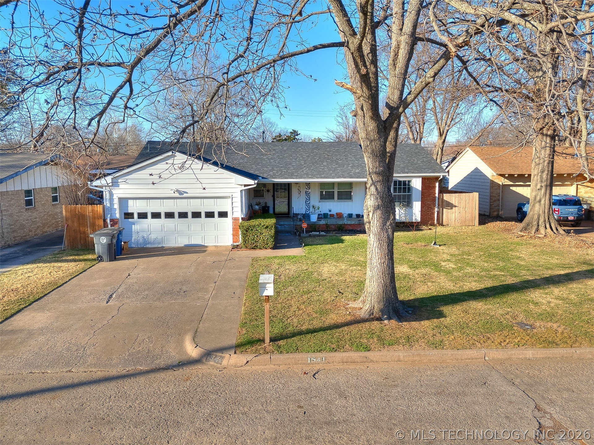 1541 E 61st Street Property Photo 2