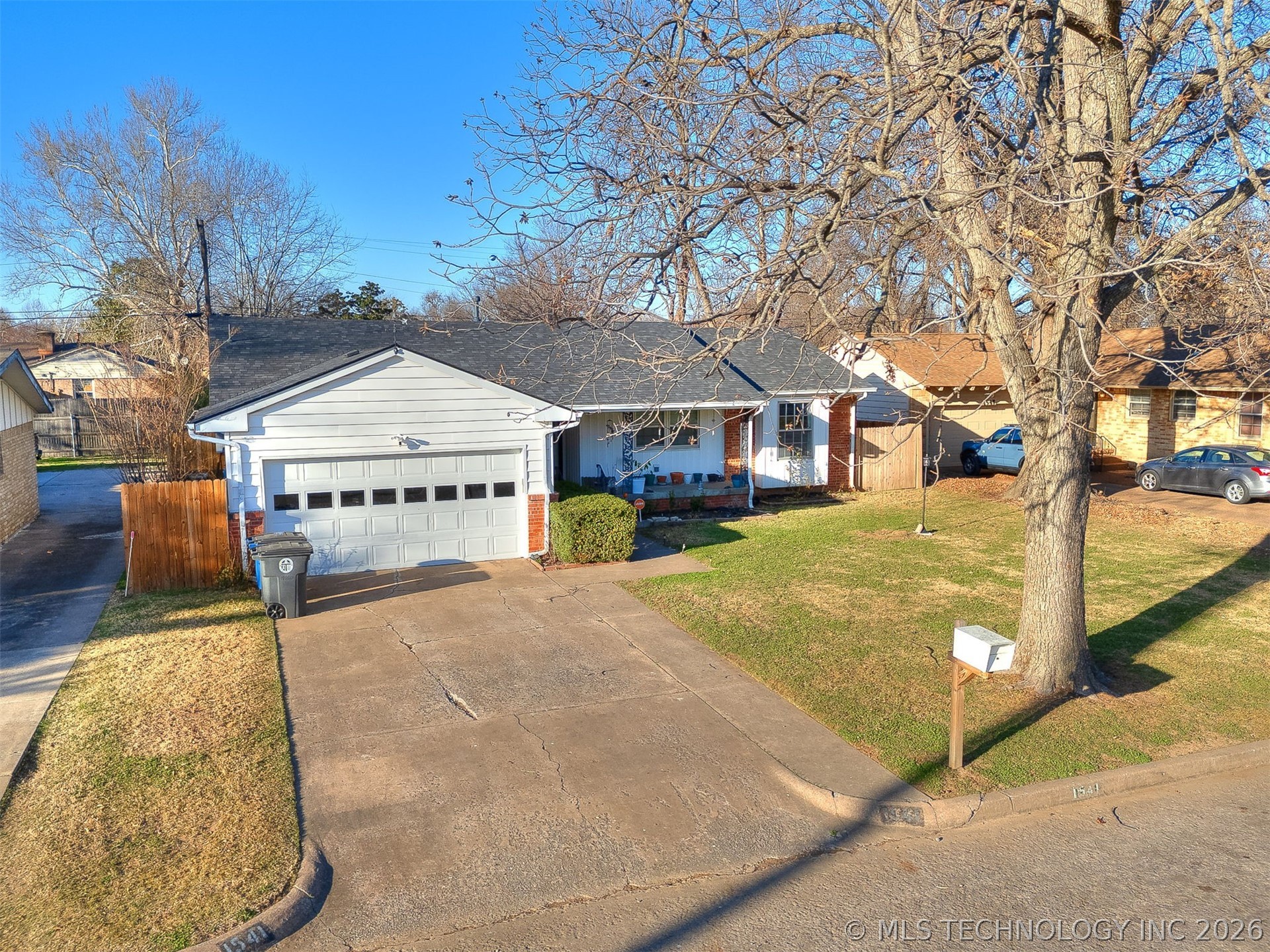 1541 E 61st Street Property Photo 3