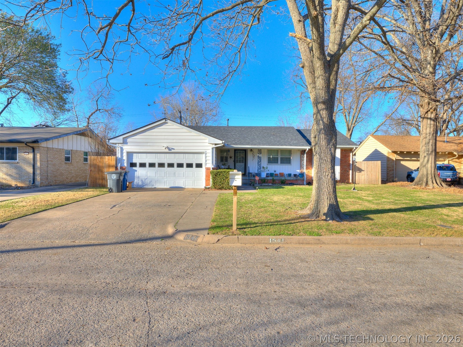 1541 E 61st Street Property Photo 4