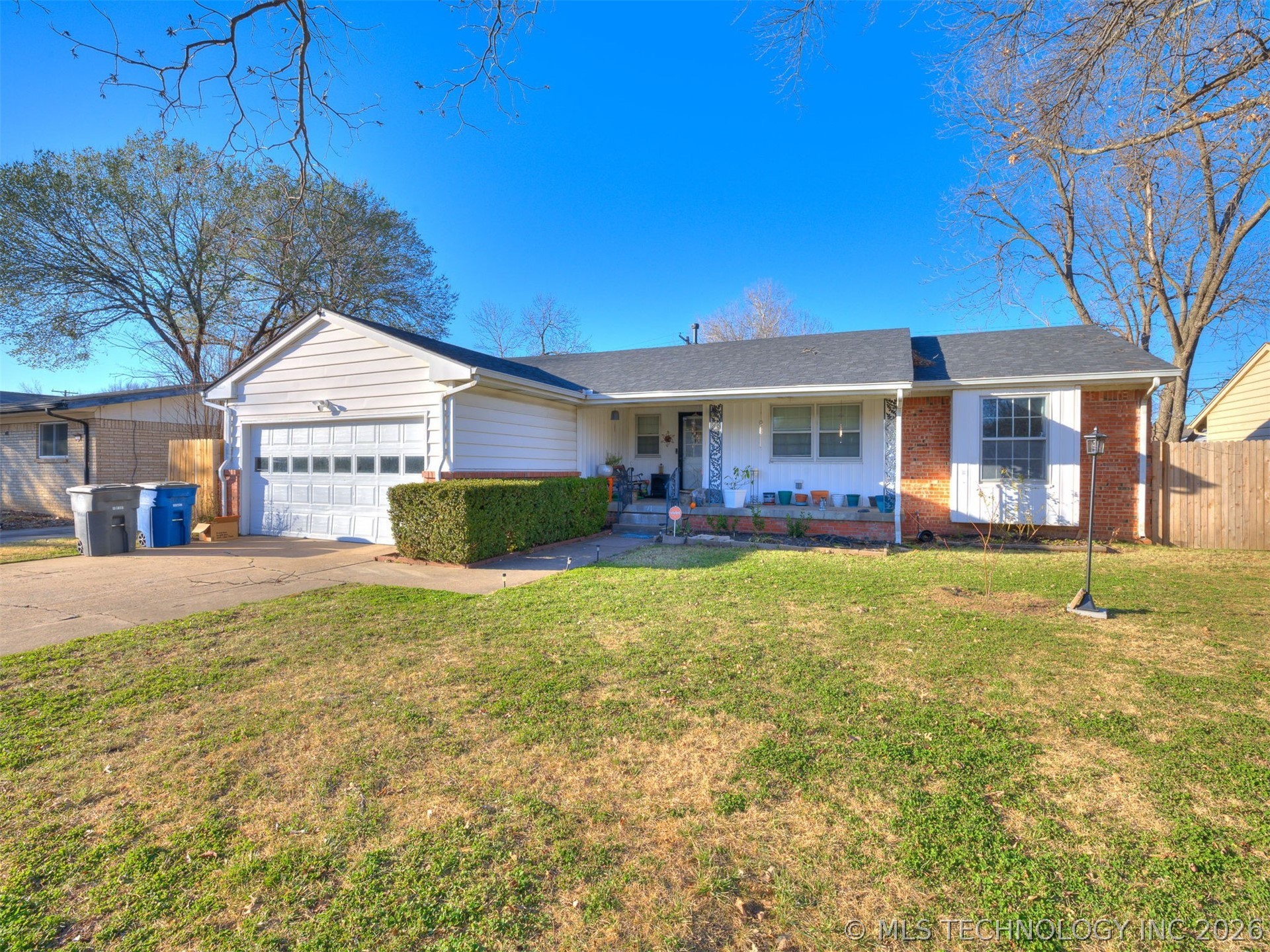 1541 E 61st Street Property Photo 5