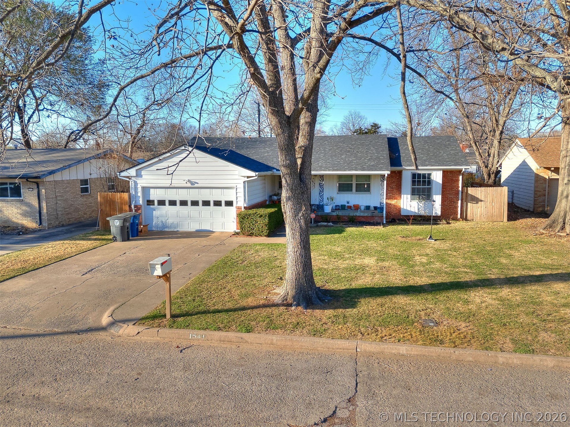 1541 E 61st Street Property Photo 6