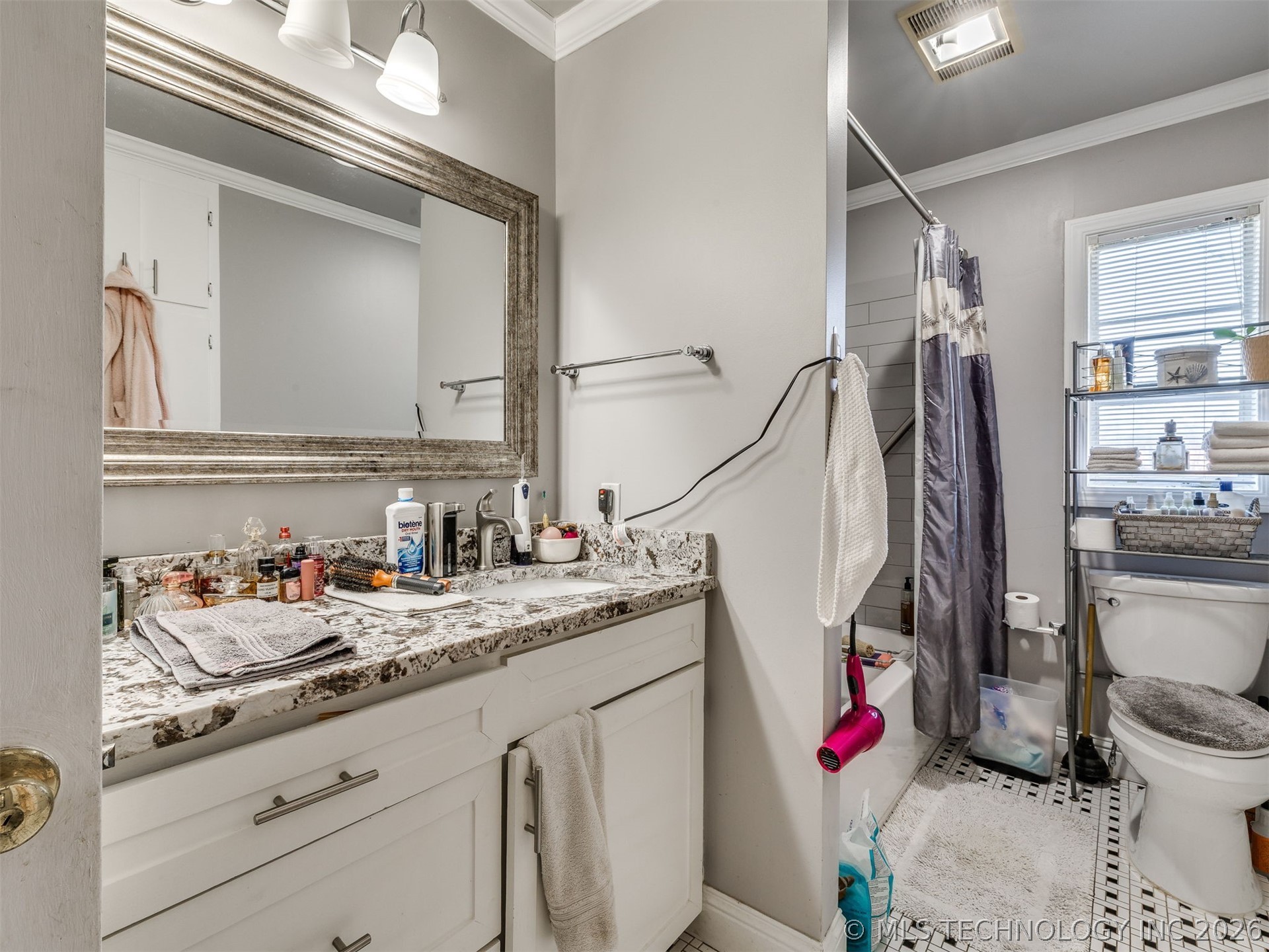 1541 E 61st Street Property Photo 26