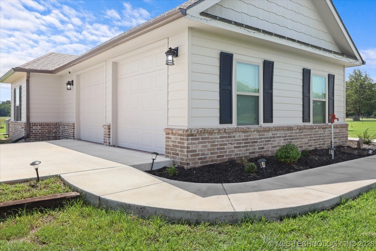 32160 Midway Road Property Photo 6