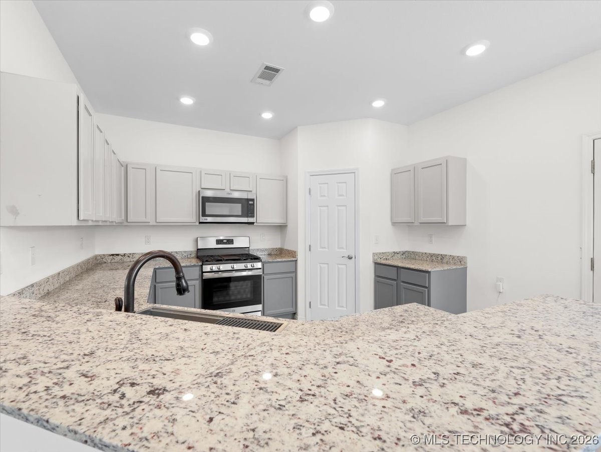 32160 Midway Road Property Photo 14