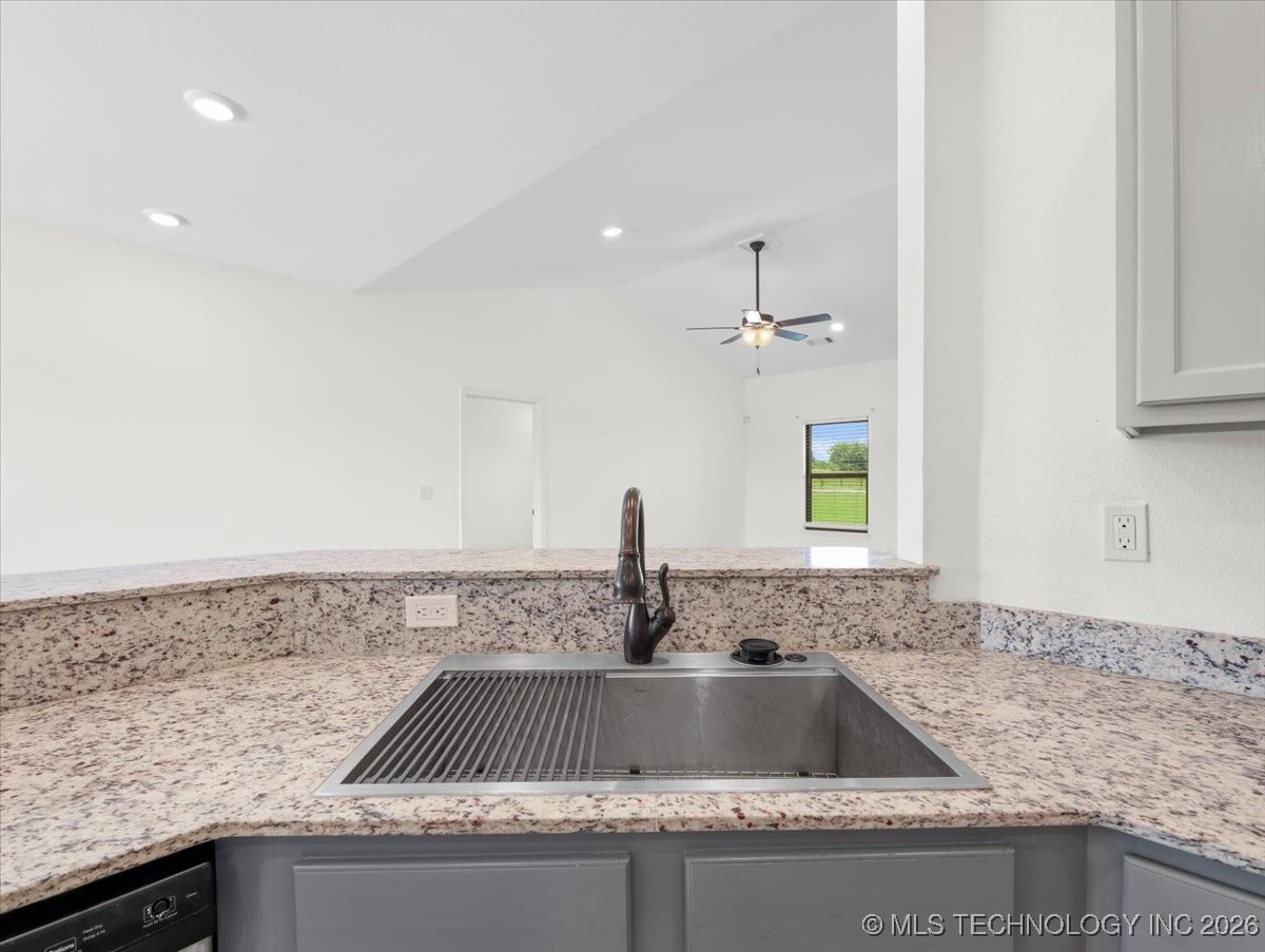 32160 Midway Road Property Photo 16