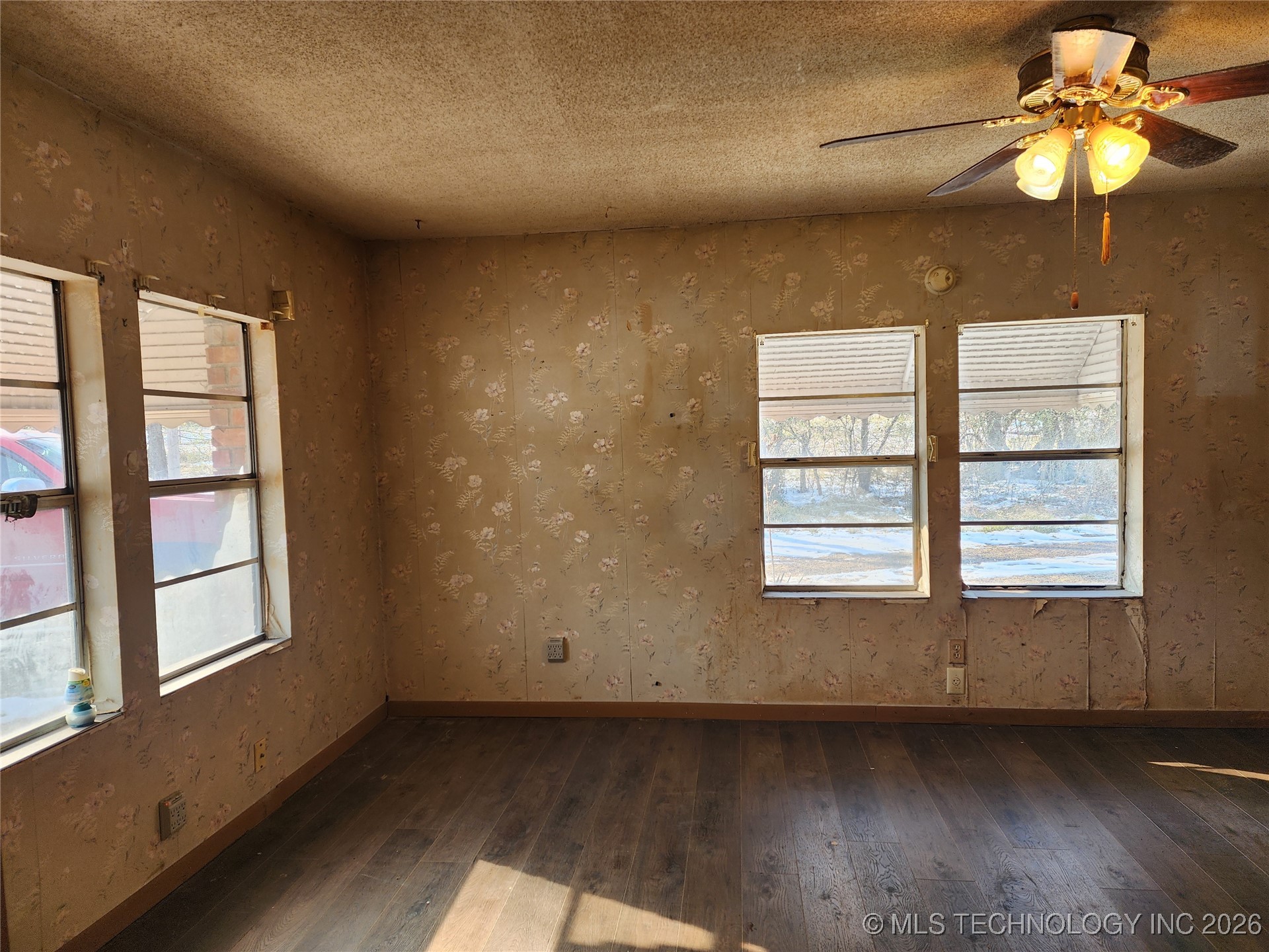 7591 W 75th Street Property Photo 14