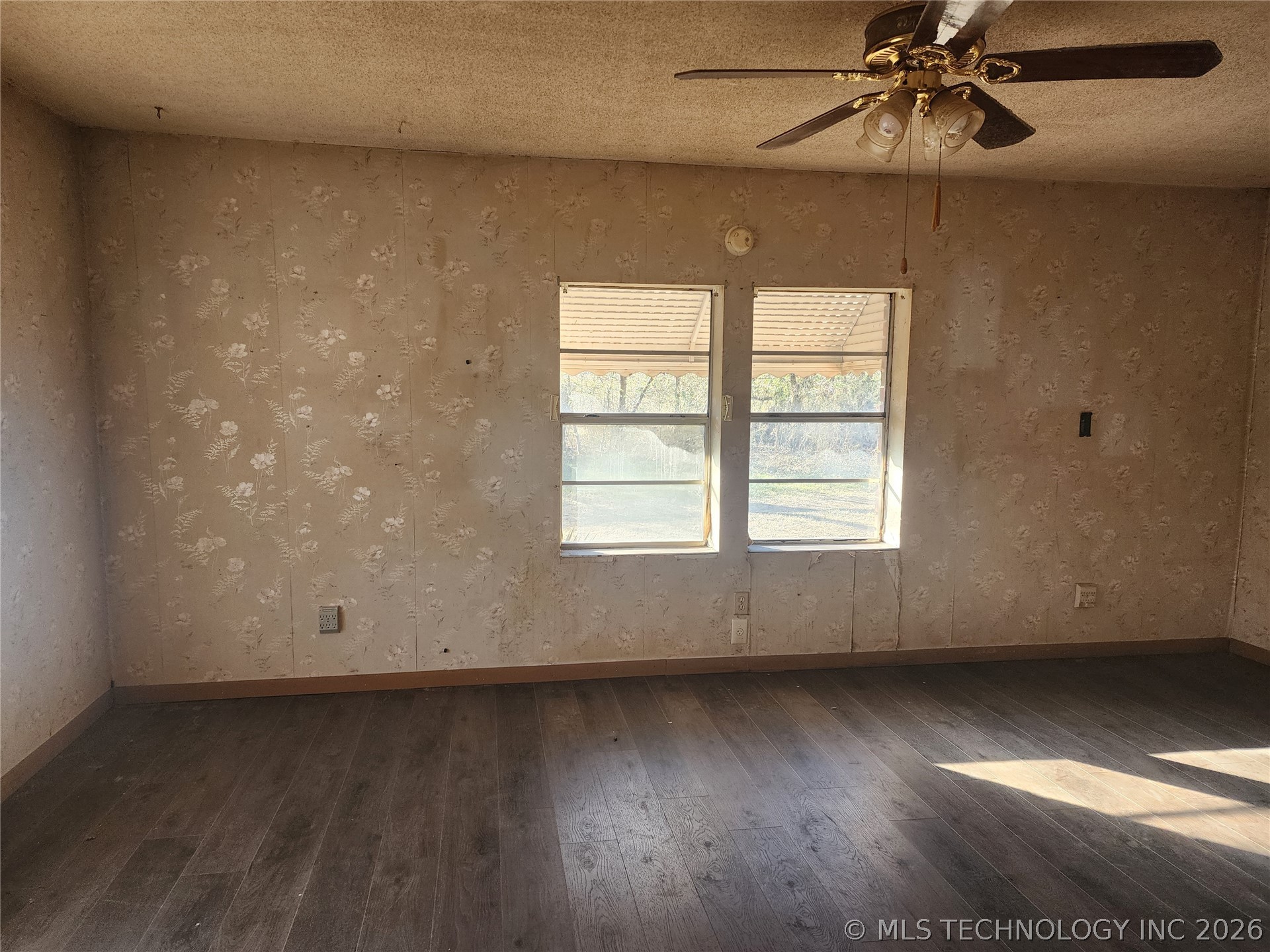 7591 W 75th Street Property Photo 16