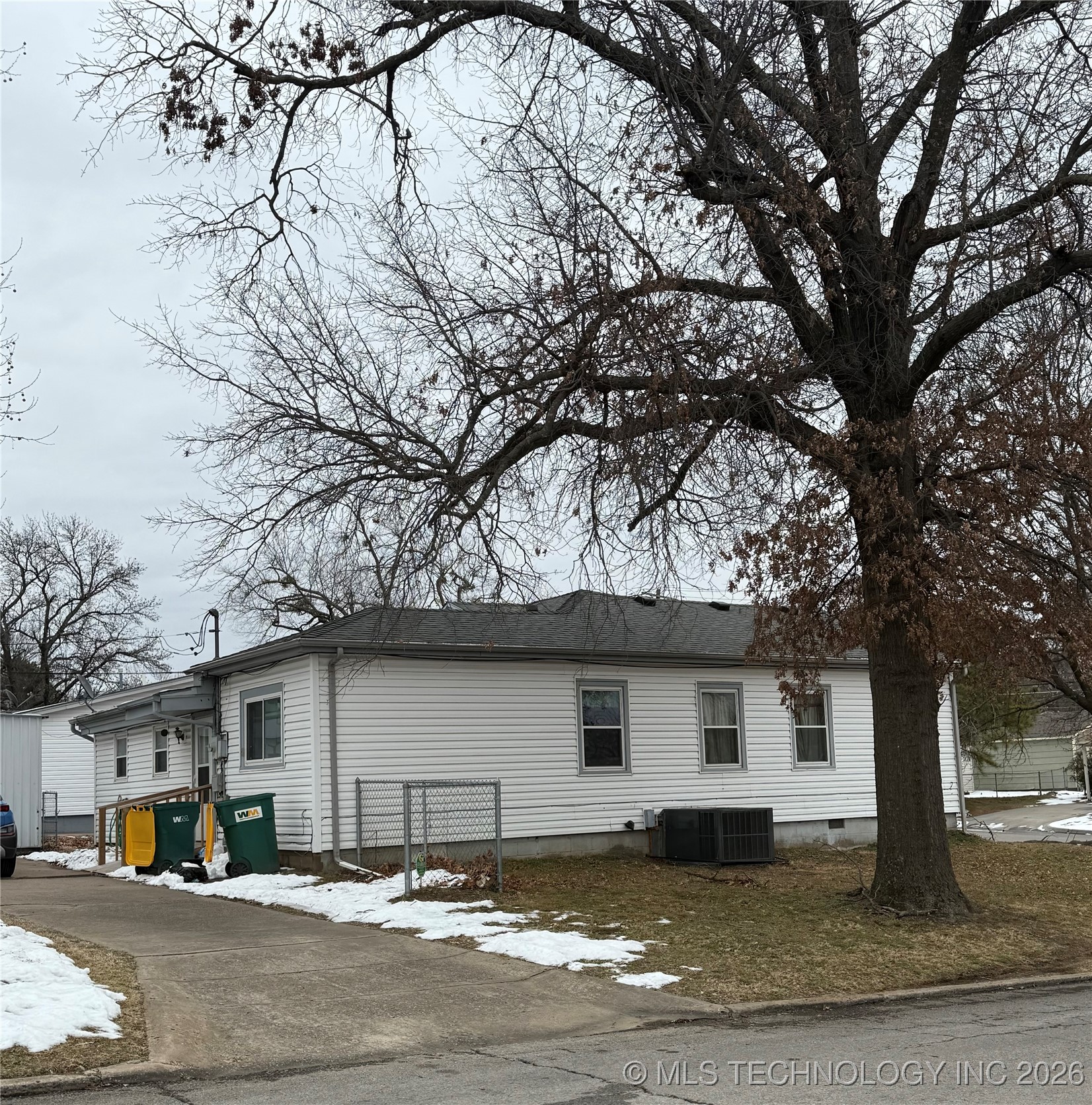 1201 E Cleveland Avenue Property Photo 3