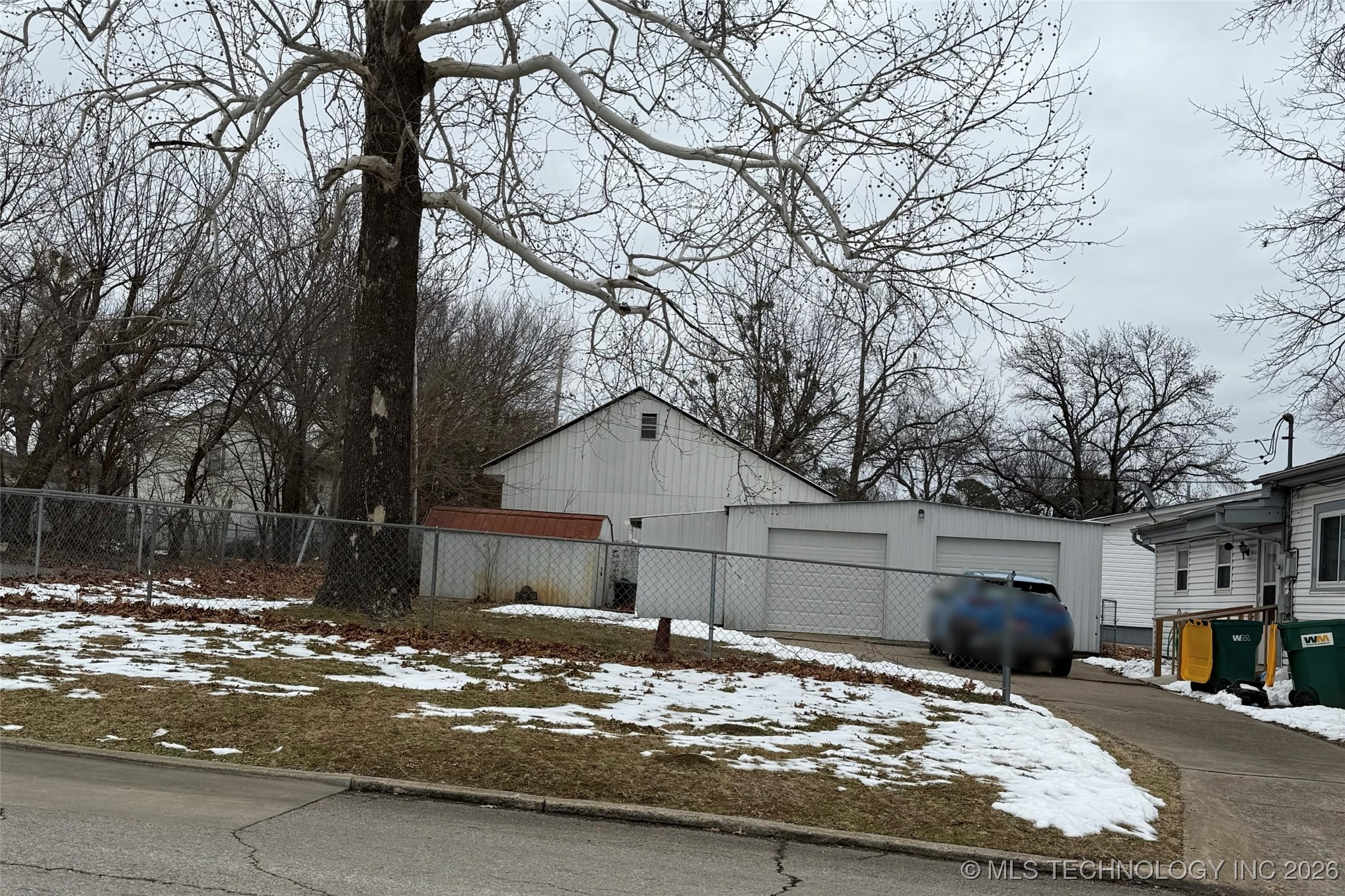 1201 E Cleveland Avenue Property Photo 4