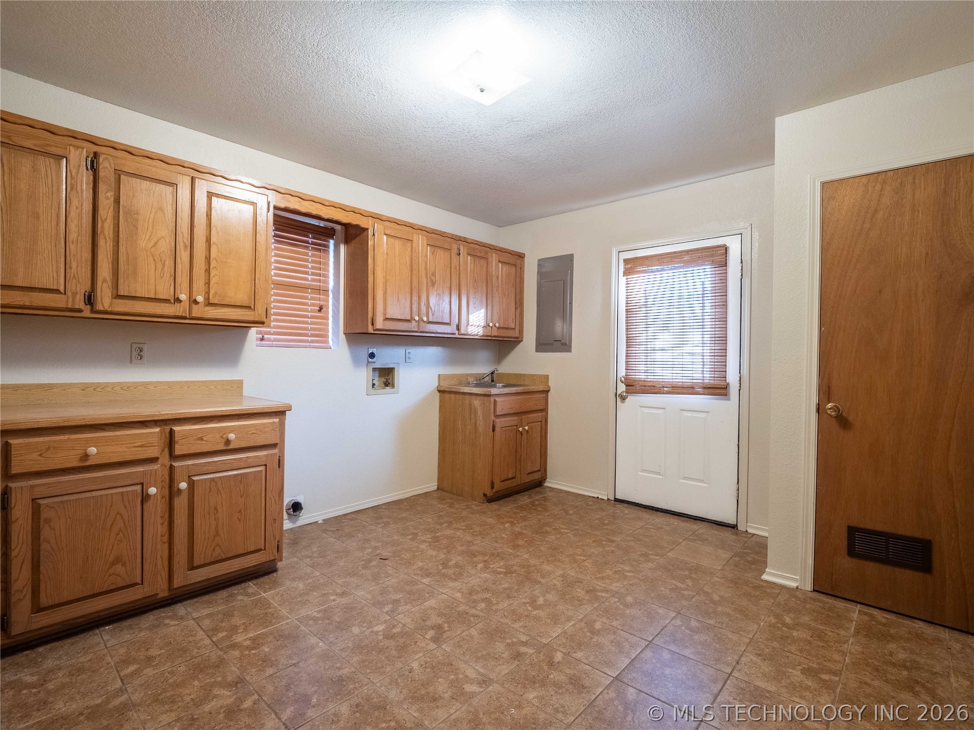 400 W Coal Avenue Property Photo 10