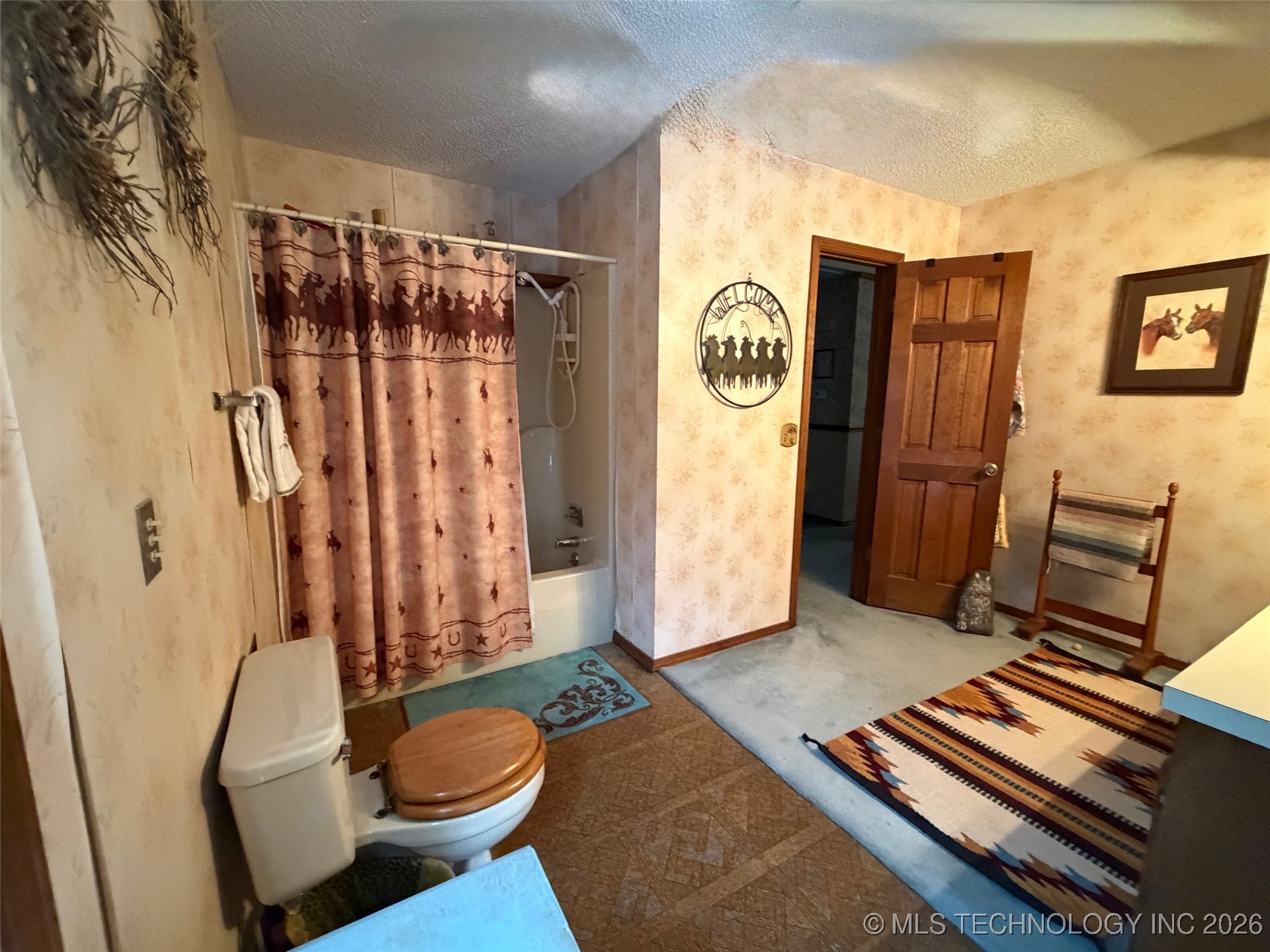 860 Lori Lane Property Photo 6