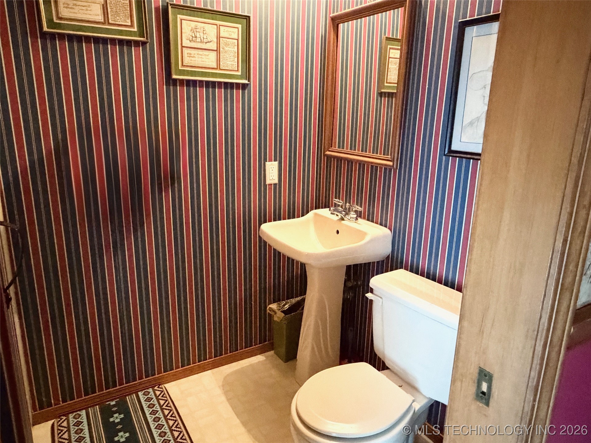 860 Lori Lane Property Photo 13