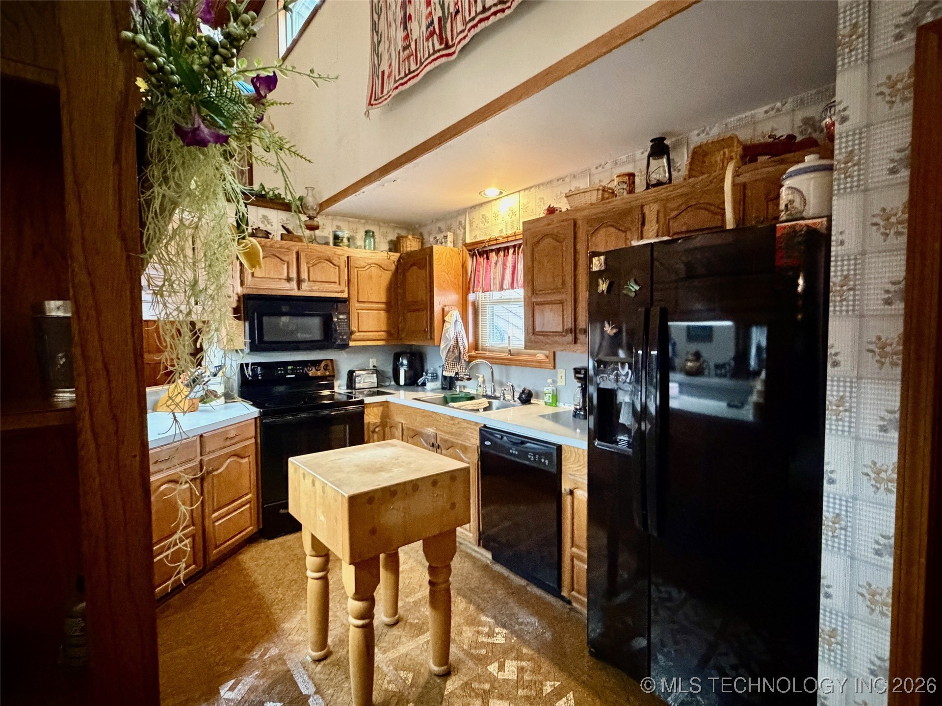 860 Lori Lane Property Photo 15