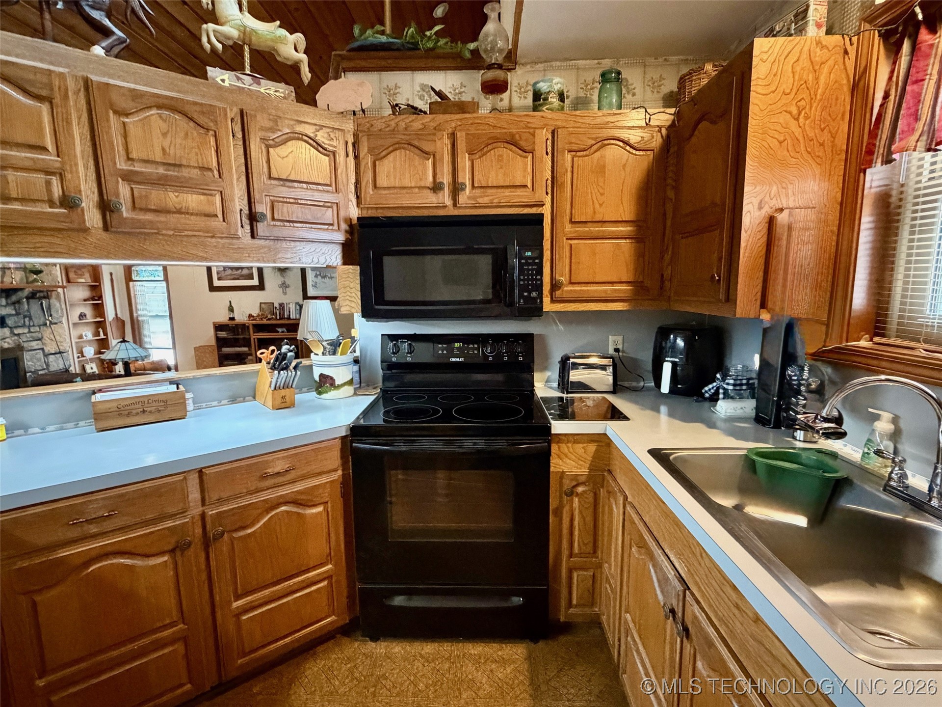 860 Lori Lane Property Photo 16