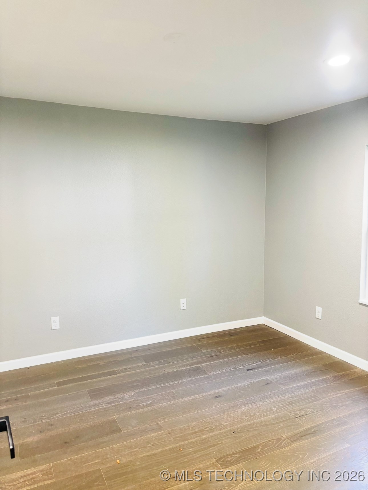 110 N 65th West Avenue Property Photo 9