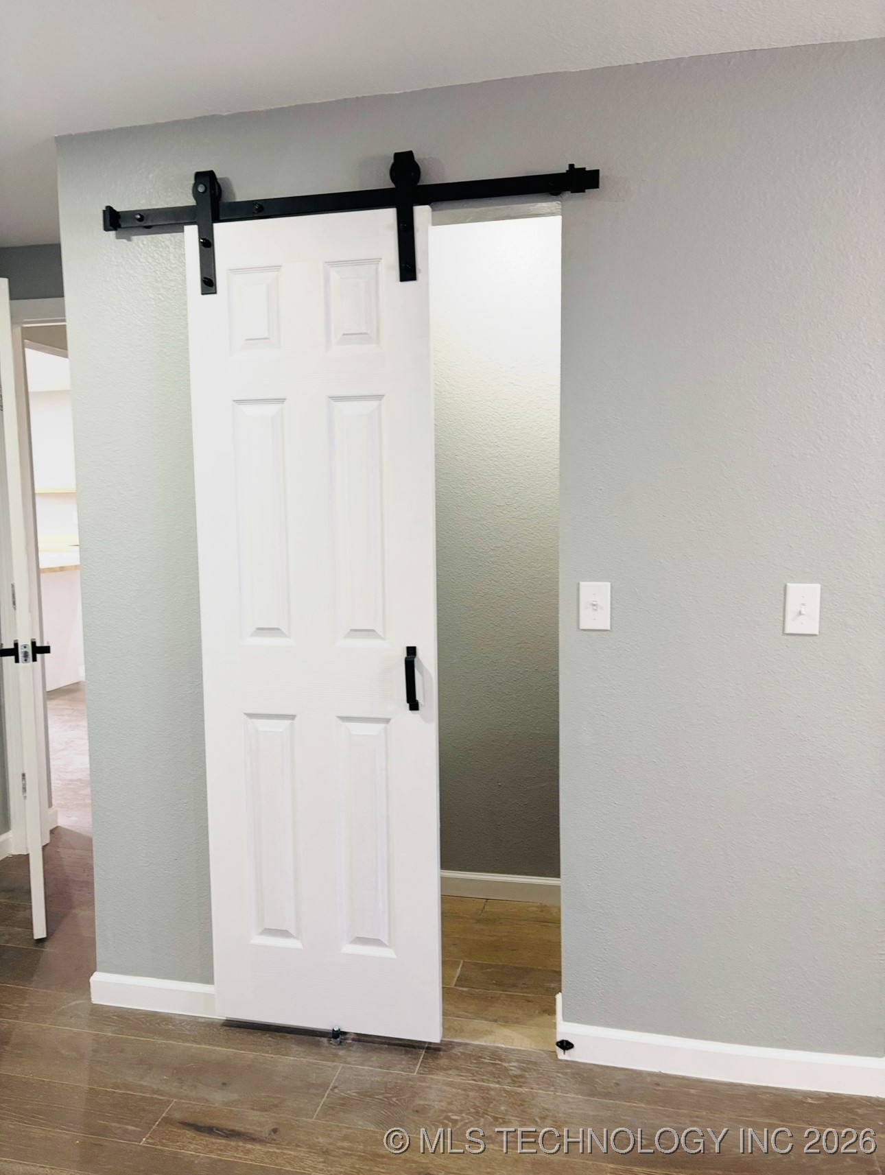 110 N 65th West Avenue Property Photo 11