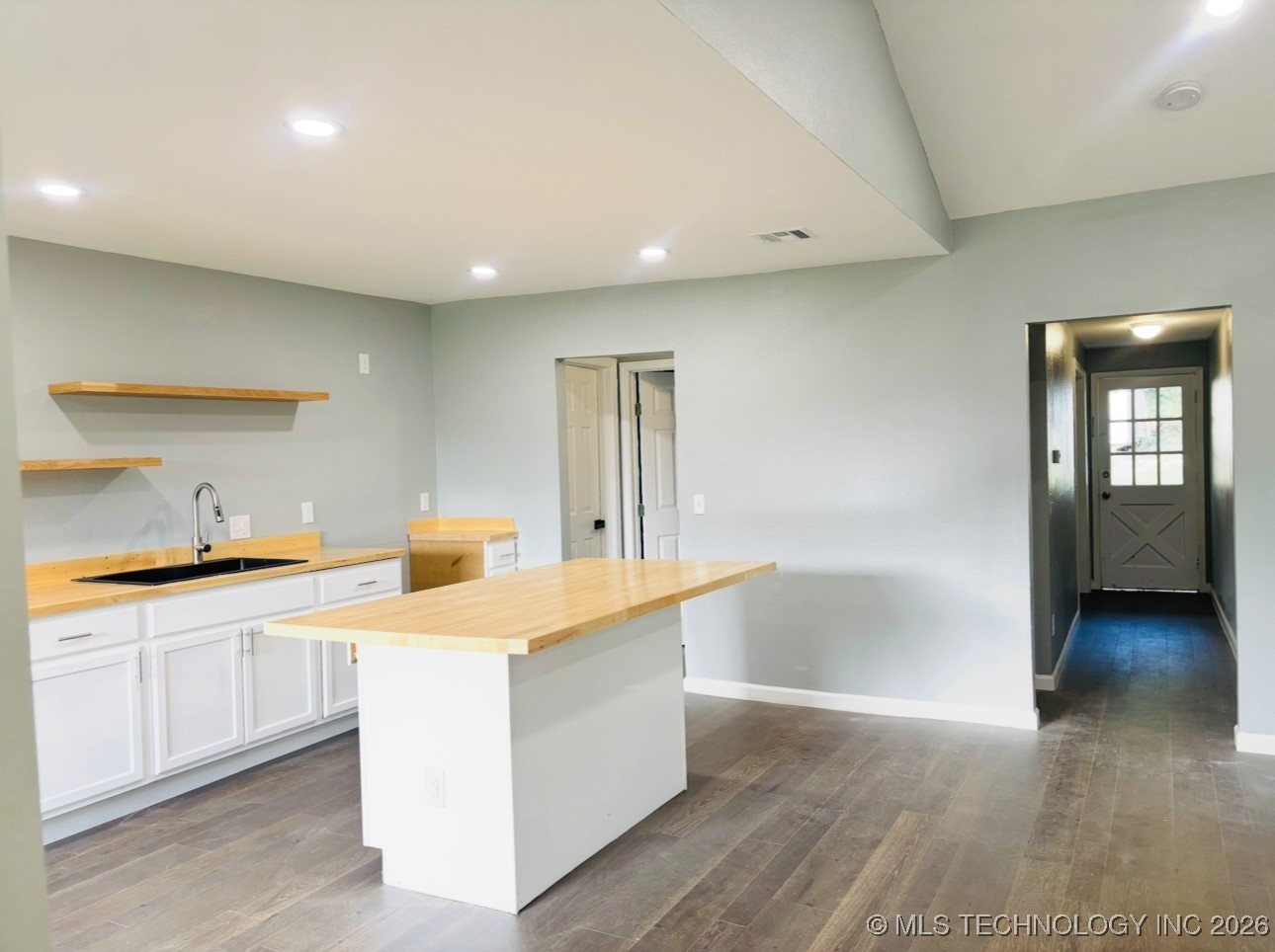 110 N 65th West Avenue Property Photo 13