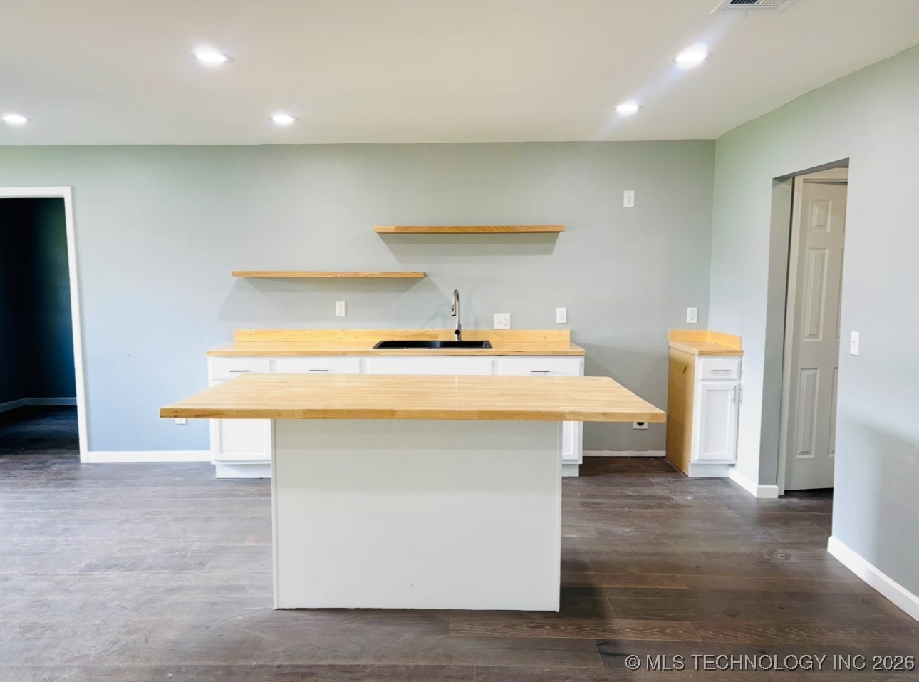 110 N 65th West Avenue Property Photo 15