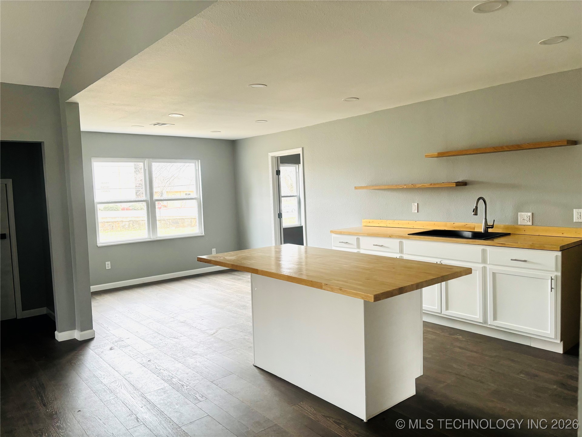 110 N 65th West Avenue Property Photo 24