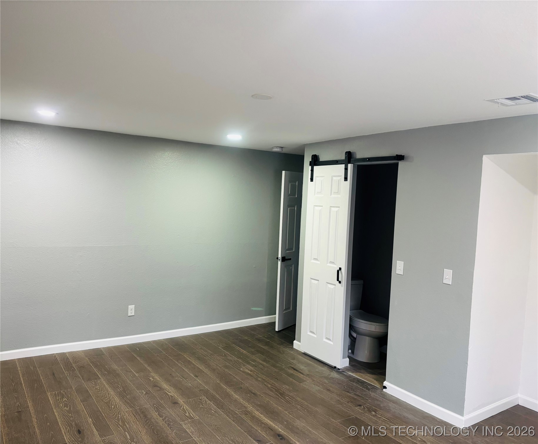 110 N 65th West Avenue Property Photo 27