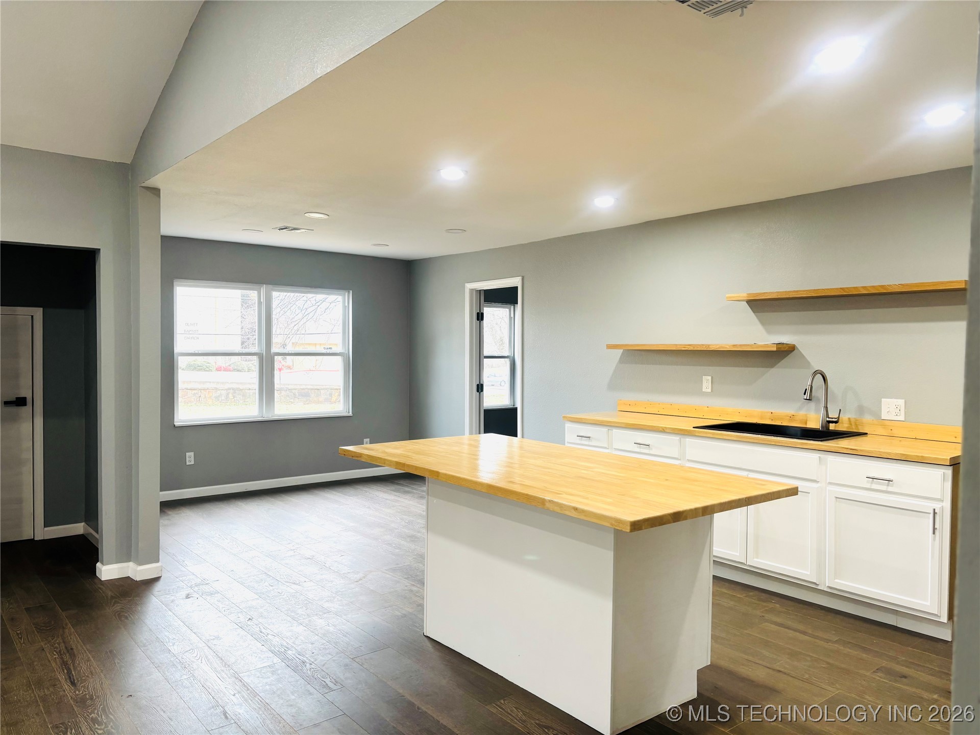 110 N 65th West Avenue Property Photo 34