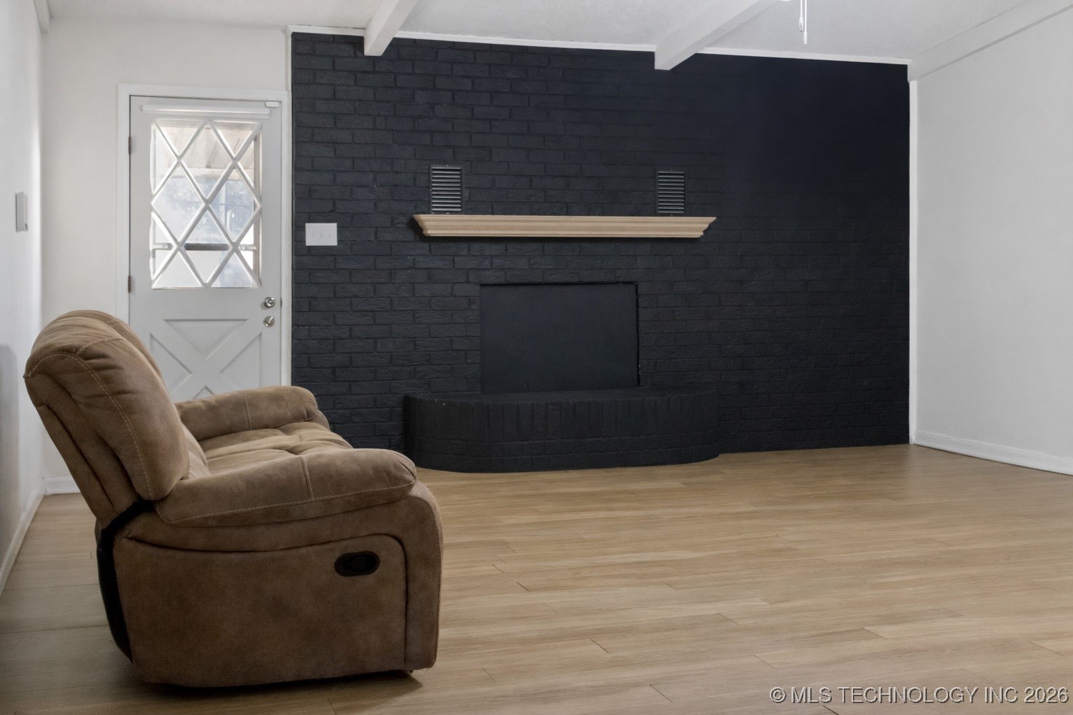 606 E Main Property Photo 3