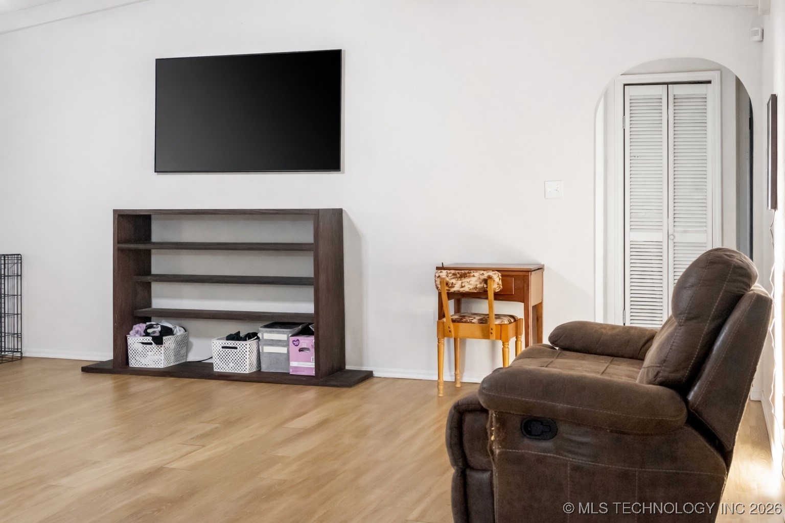 606 E Main Property Photo 5