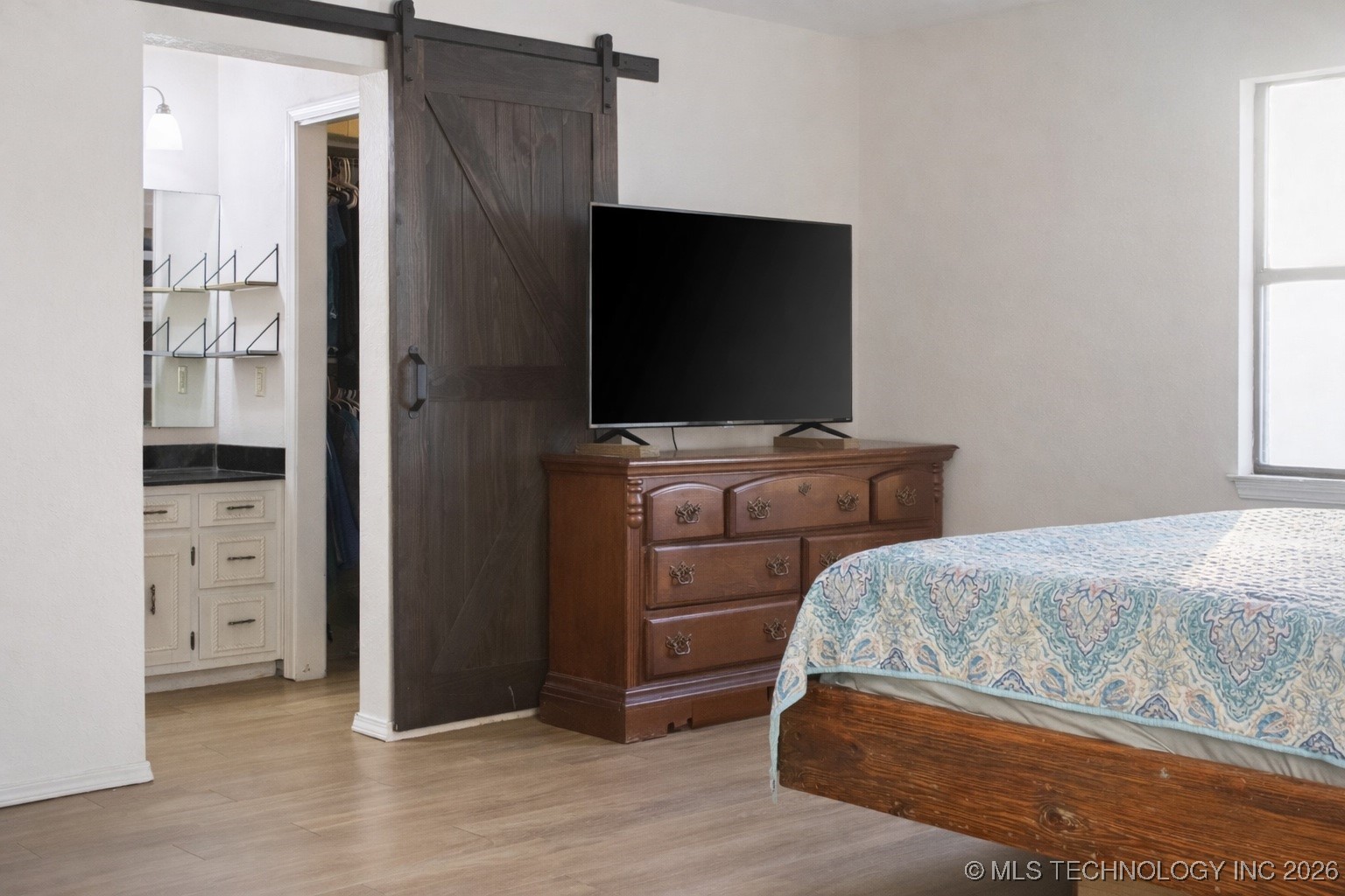 606 E Main Property Photo 11