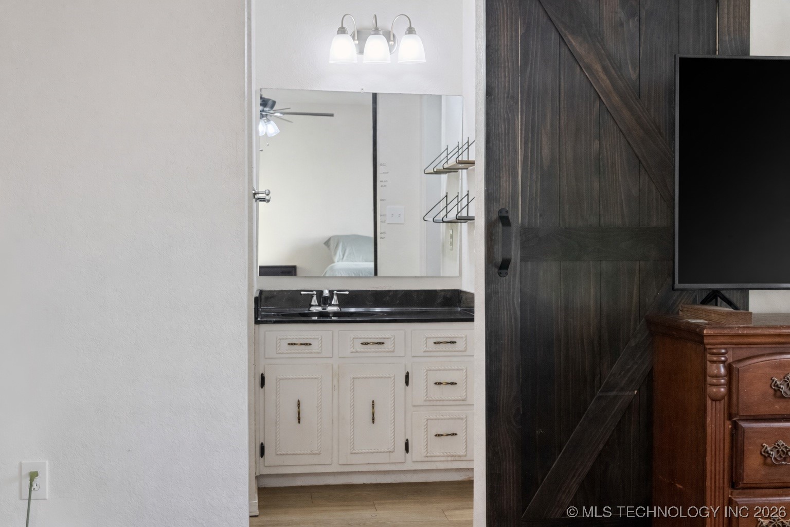 606 E Main Property Photo 12