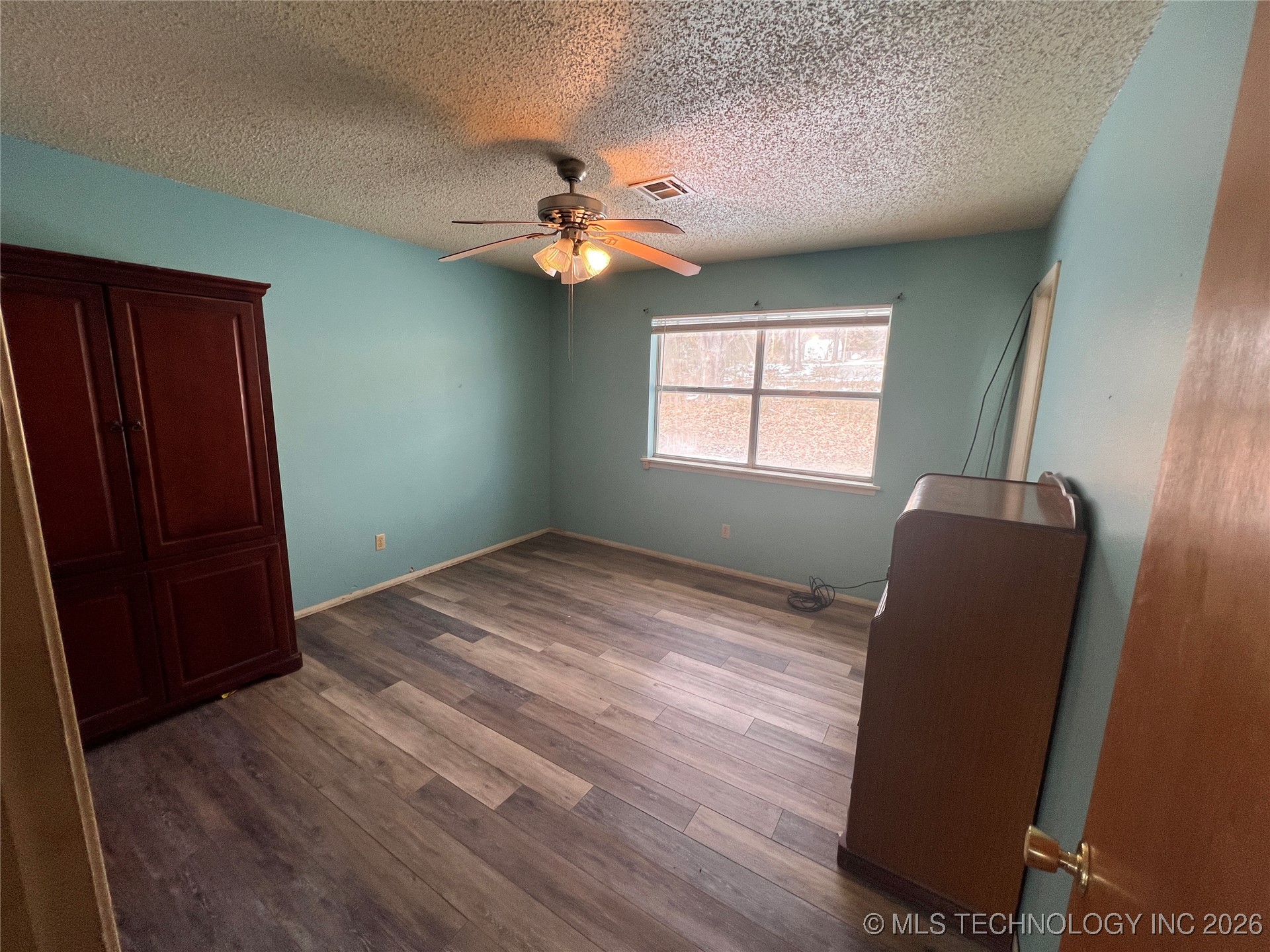 20425 P 9 B Property Photo 6
