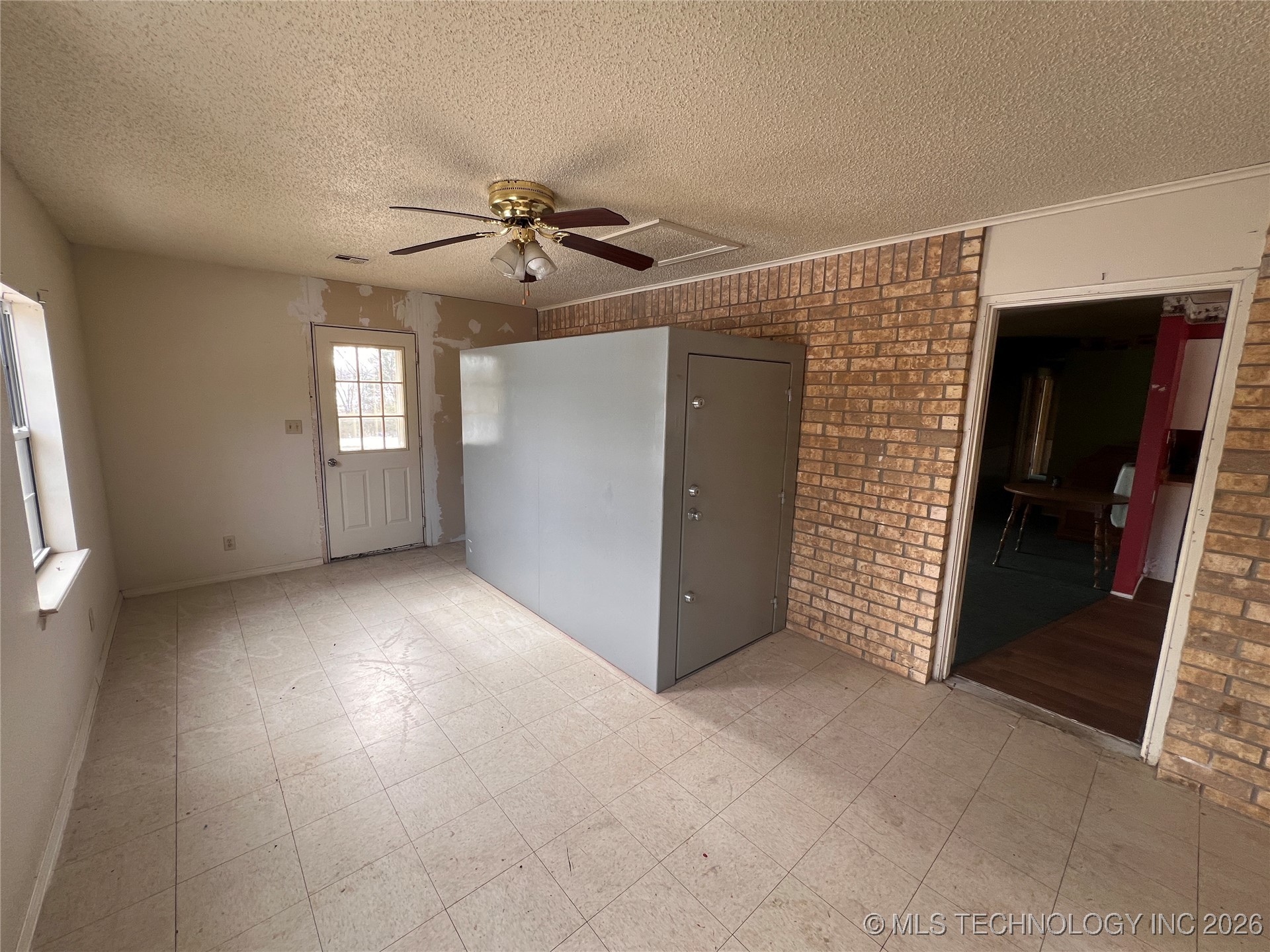 20425 P 9 B Property Photo 14